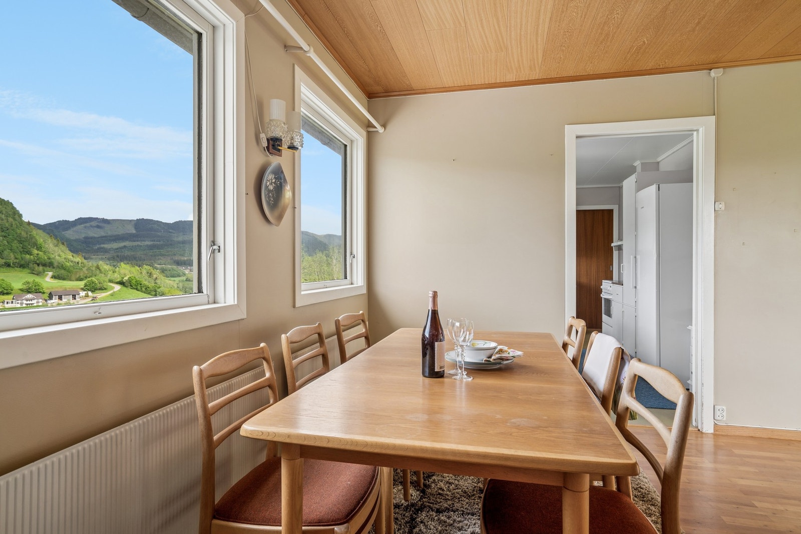 God plass til å innrede med en stor spisegruppe, med plass til hele familien. Galleribilde