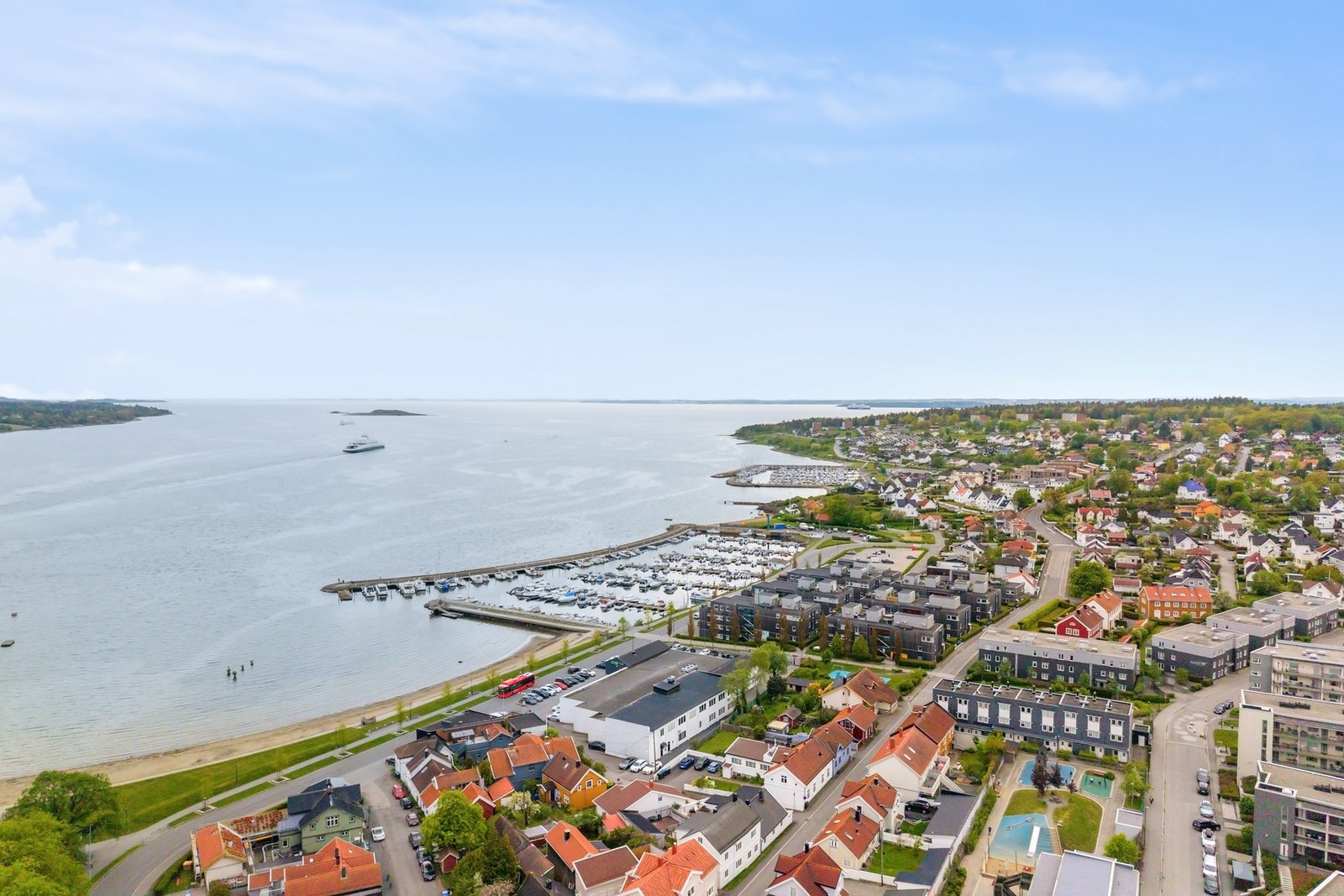 Med leilighet på Sjøbadet Park har du både sjø, strand, turområder og servicefasiliteter rett utenfor døren Galleribilde