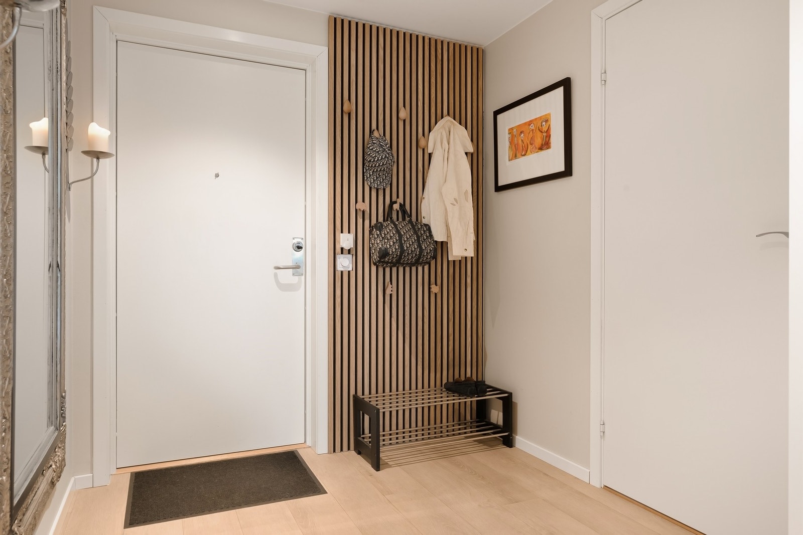 Velkommen inn. Hyggelig og pent inngangsparti Galleribilde