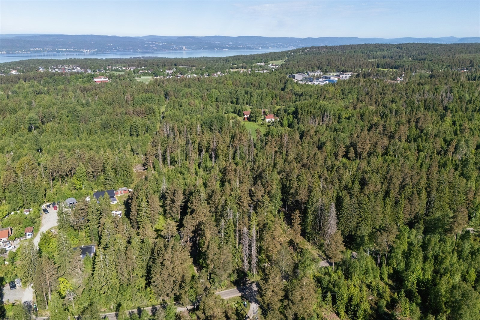 Området byr på flotte turområder sommer som vinter med nærhet til marka som er et populært område for aktive familier. Galleribilde