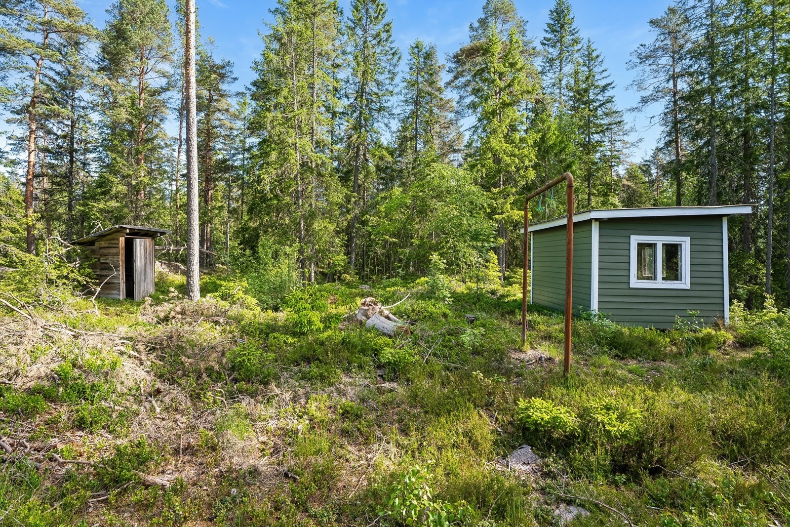 Barnevennlig med gangavstand til barneskole og ungdomsskole. Det finnes også barnehager og offentlig kommunikasjon i nærområdet. Galleribilde