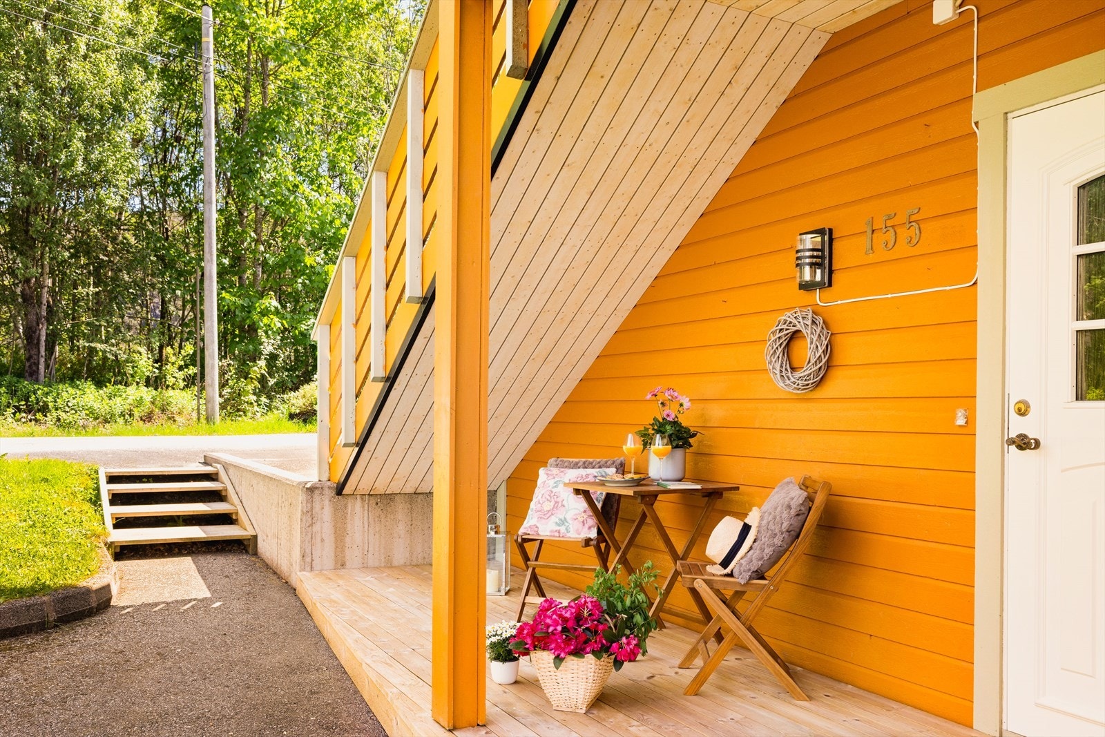 - Trivelig inngangsparti med overbygg - Galleribilde