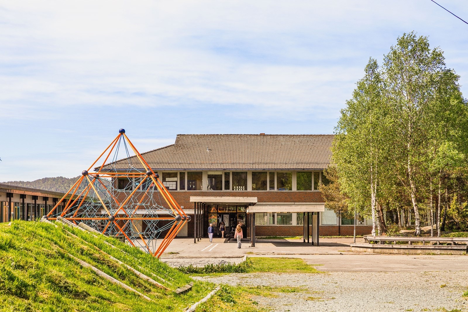 - Her finner man både klatrestativ og lekeplass - Galleribilde