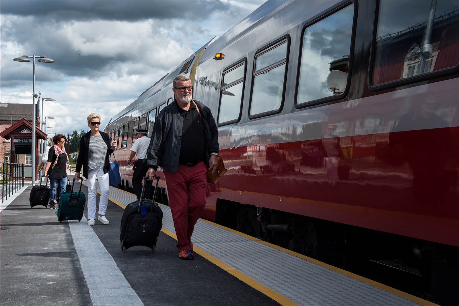 Togforbindelse til Hamar, Gardermoen og Oslo, samt øst-nordover til Røros, finner du på Løten. Galleribilde