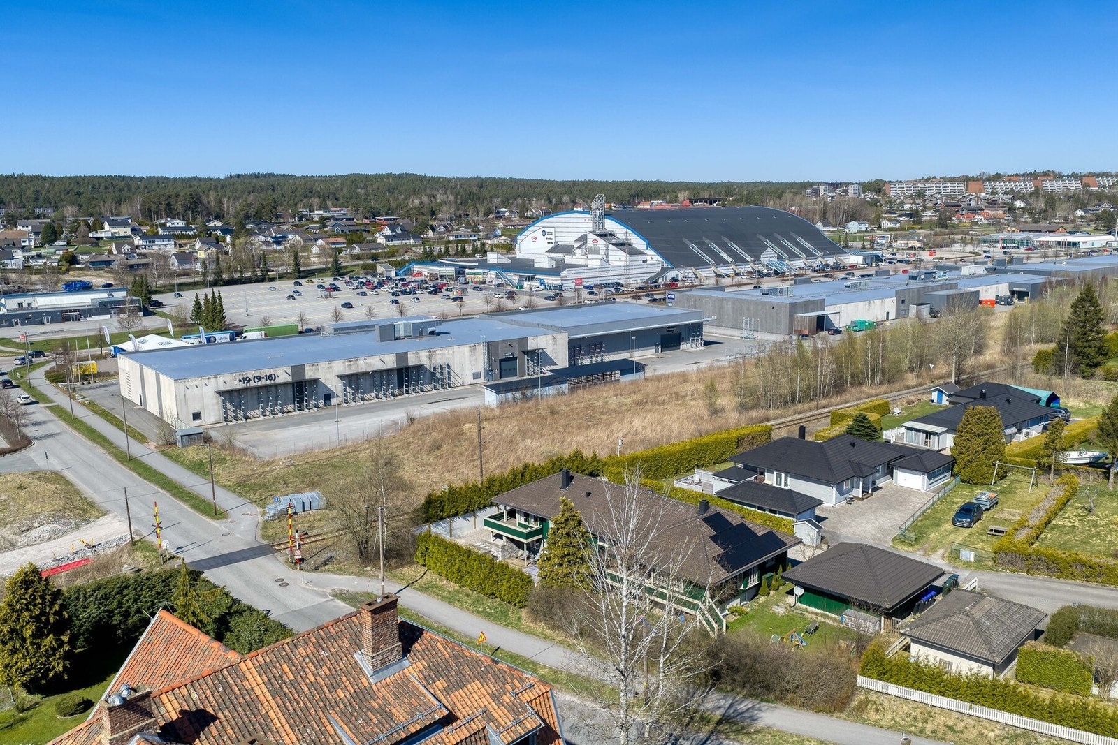 Her har du kort vei til handelsområdet ved Dikeveien og Østfoldhallen - mellom Østfoldbyene Fredrikstad og Sarpsborg. Galleribilde