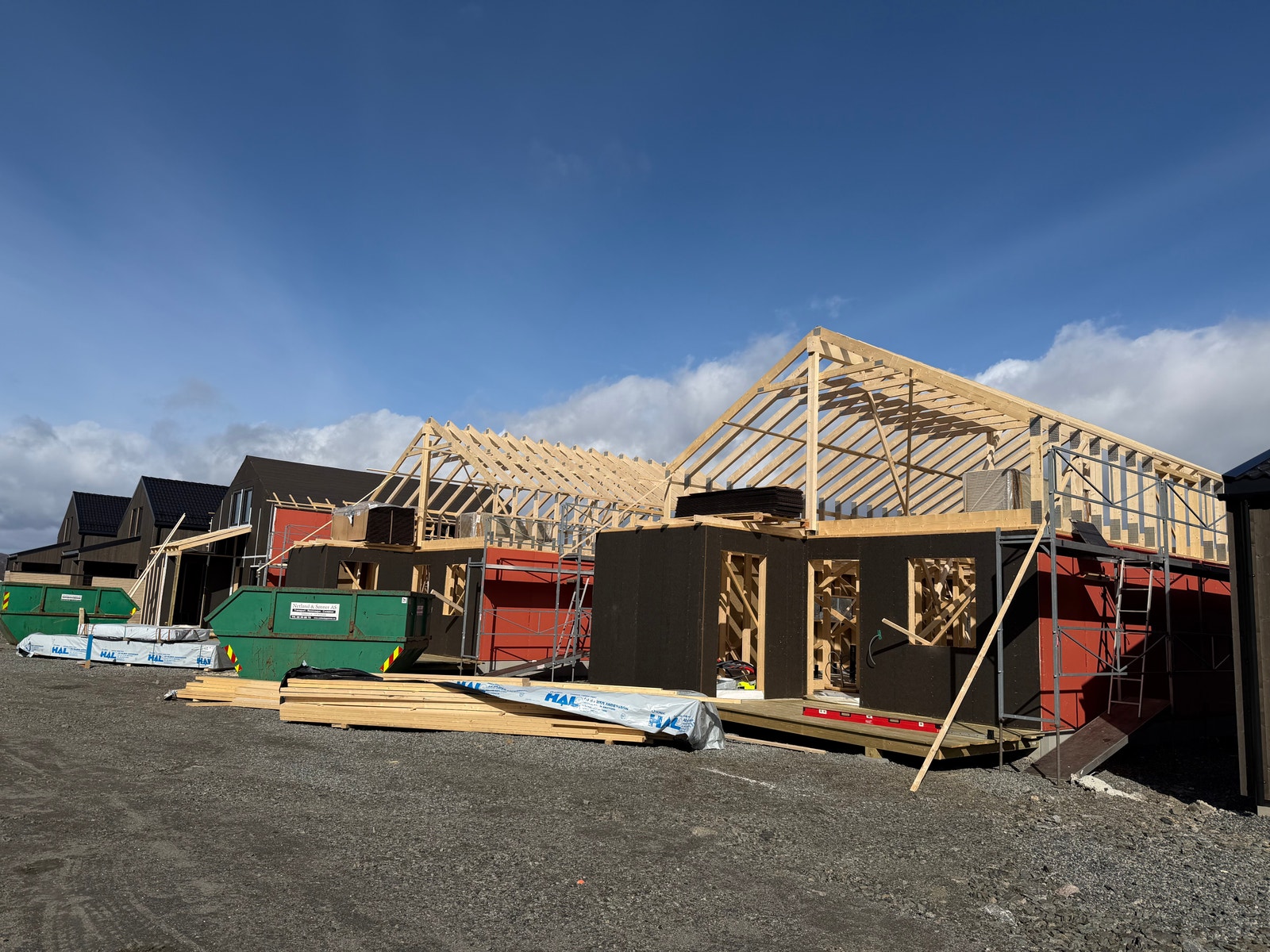 God plass til parkering på tomten. Galleribilde