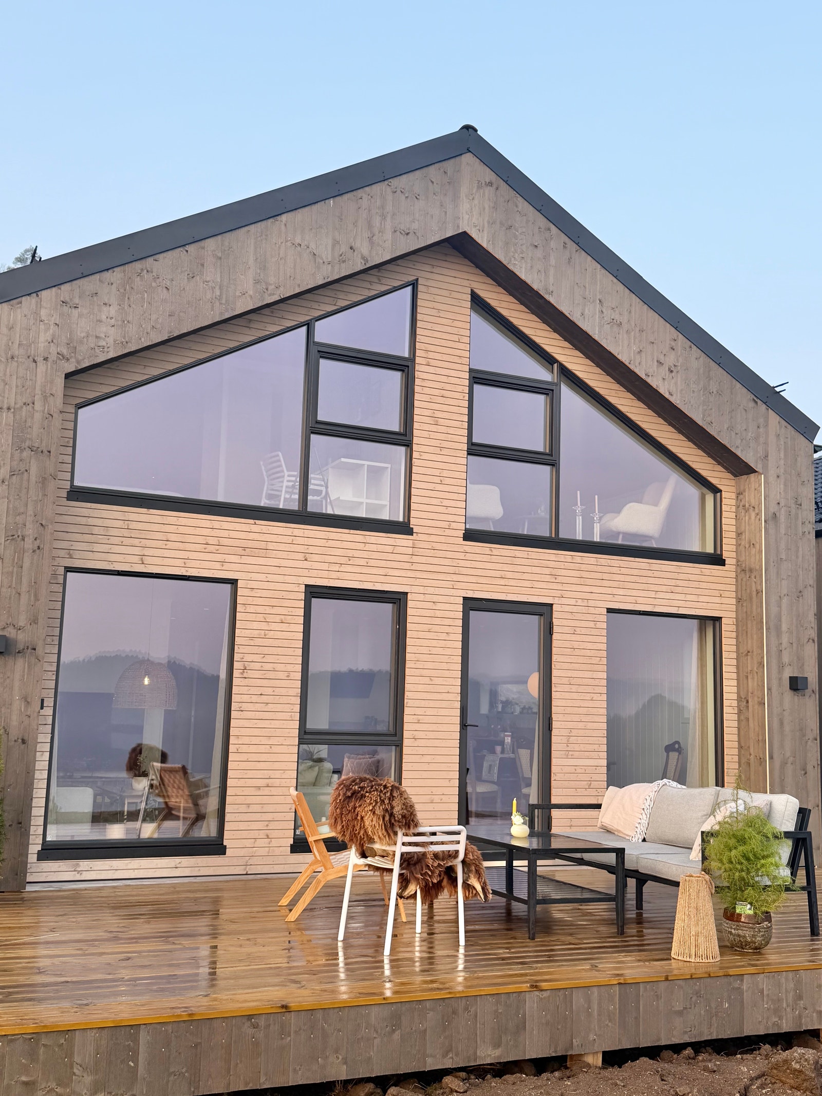 Fasade mot sjøen.
Terrasse med magisk utsikt. Galleribilde