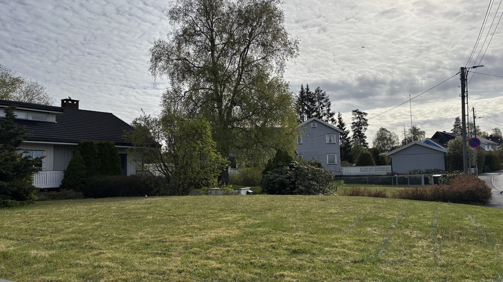 Det er lagt opp til 2 parkeringsplasser, hvorav én i carport. Mulighet for Husbankfinansiering. Galleribilde