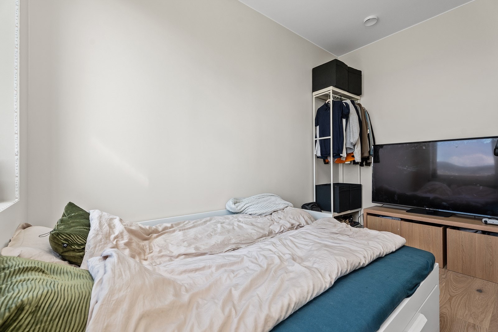 Det andre soverommet er på 7,3m² og passer ypperlig som gjesterom eller kontor Galleribilde