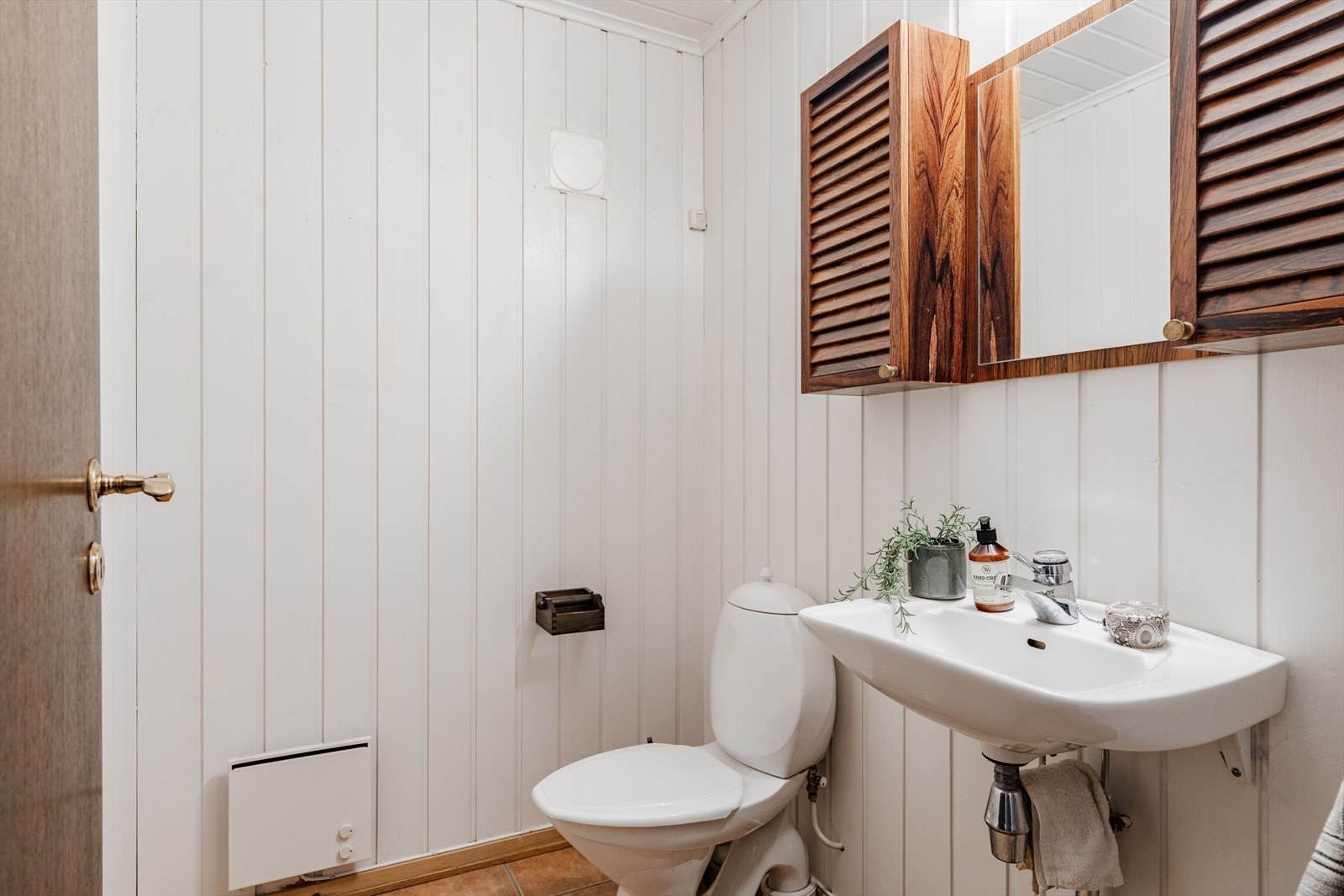 Separat wc i underetasje *les salgsoppgave Galleribilde