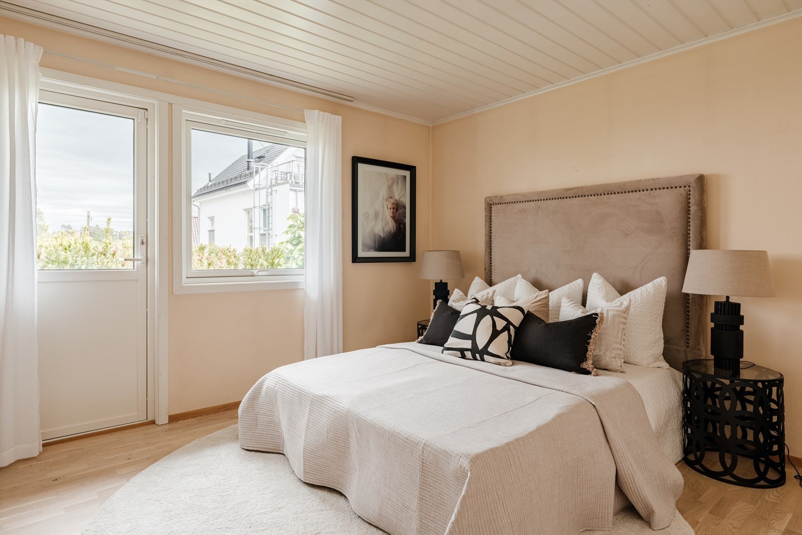 Hovedsoverom med plass til dobbeltseng Galleribilde