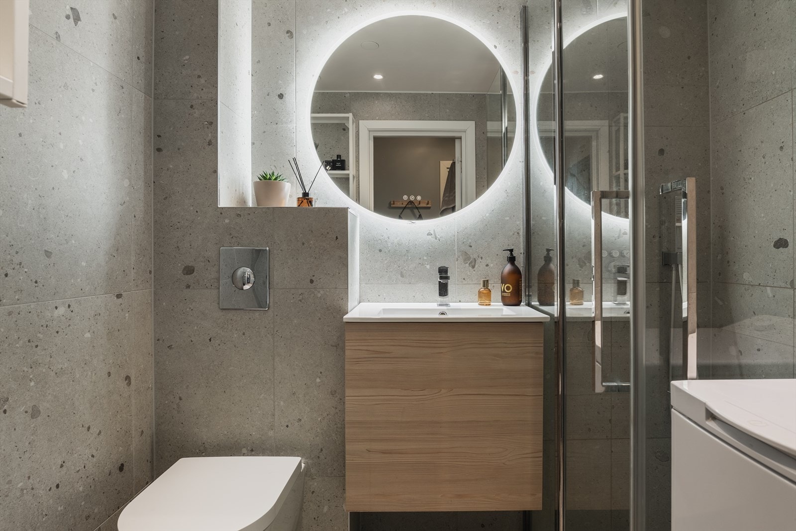 Opplegg for vaskemaskin på badet. I tillegg tilgang til felles vaskeri i kjeller. Galleribilde