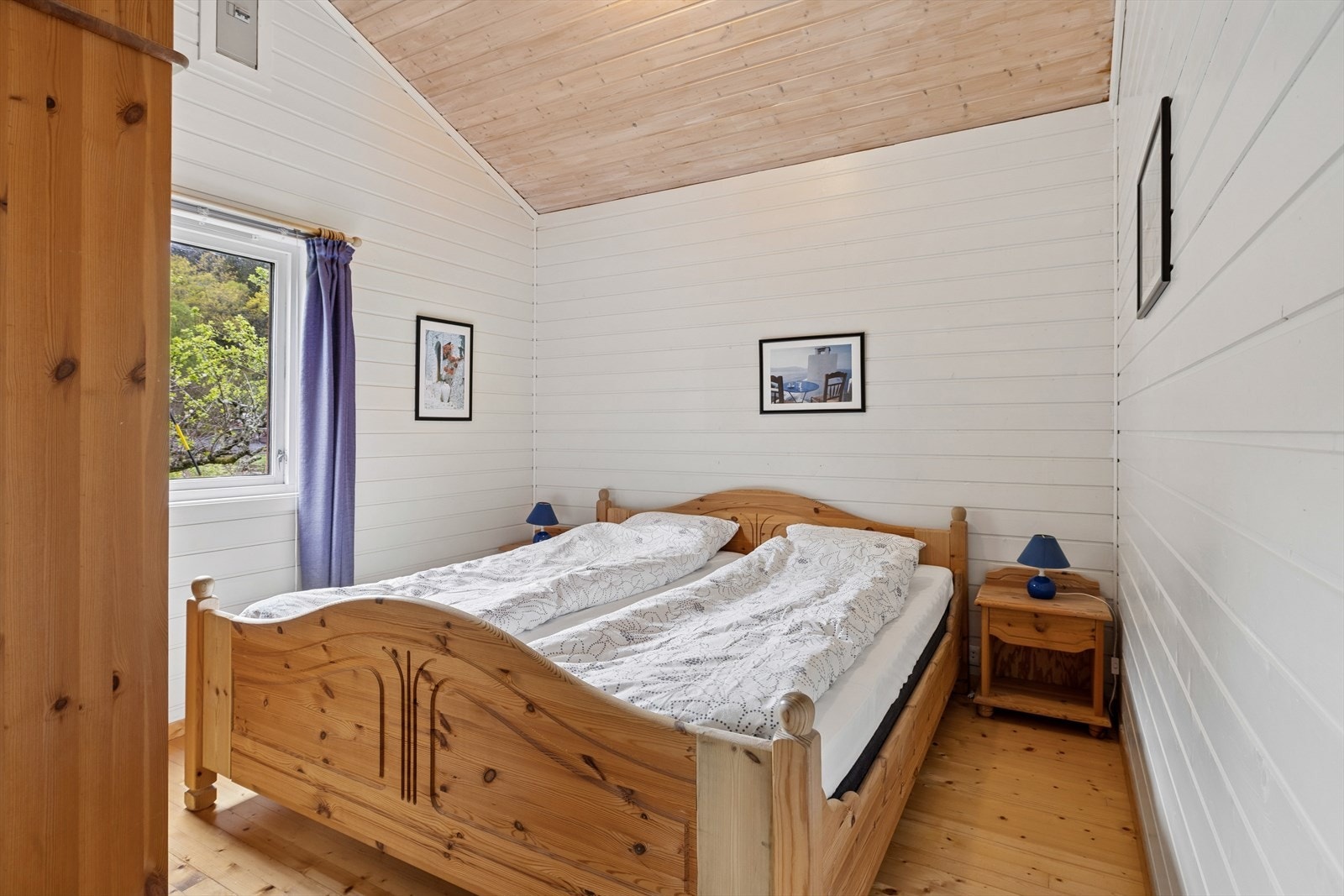Lunt og innbydende soverom Galleribilde
