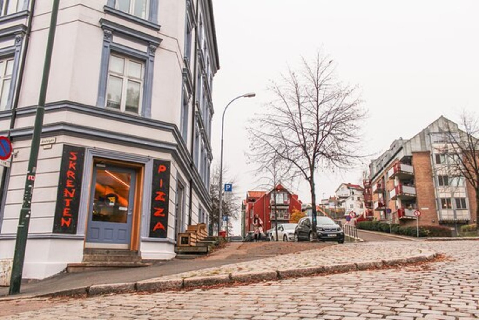 Skrenten Pizza har gjort seg kjent under
slagordet "Byens nest beste pizza" selv om det nok
finnes de som vil hevde at de er best. Galleribilde