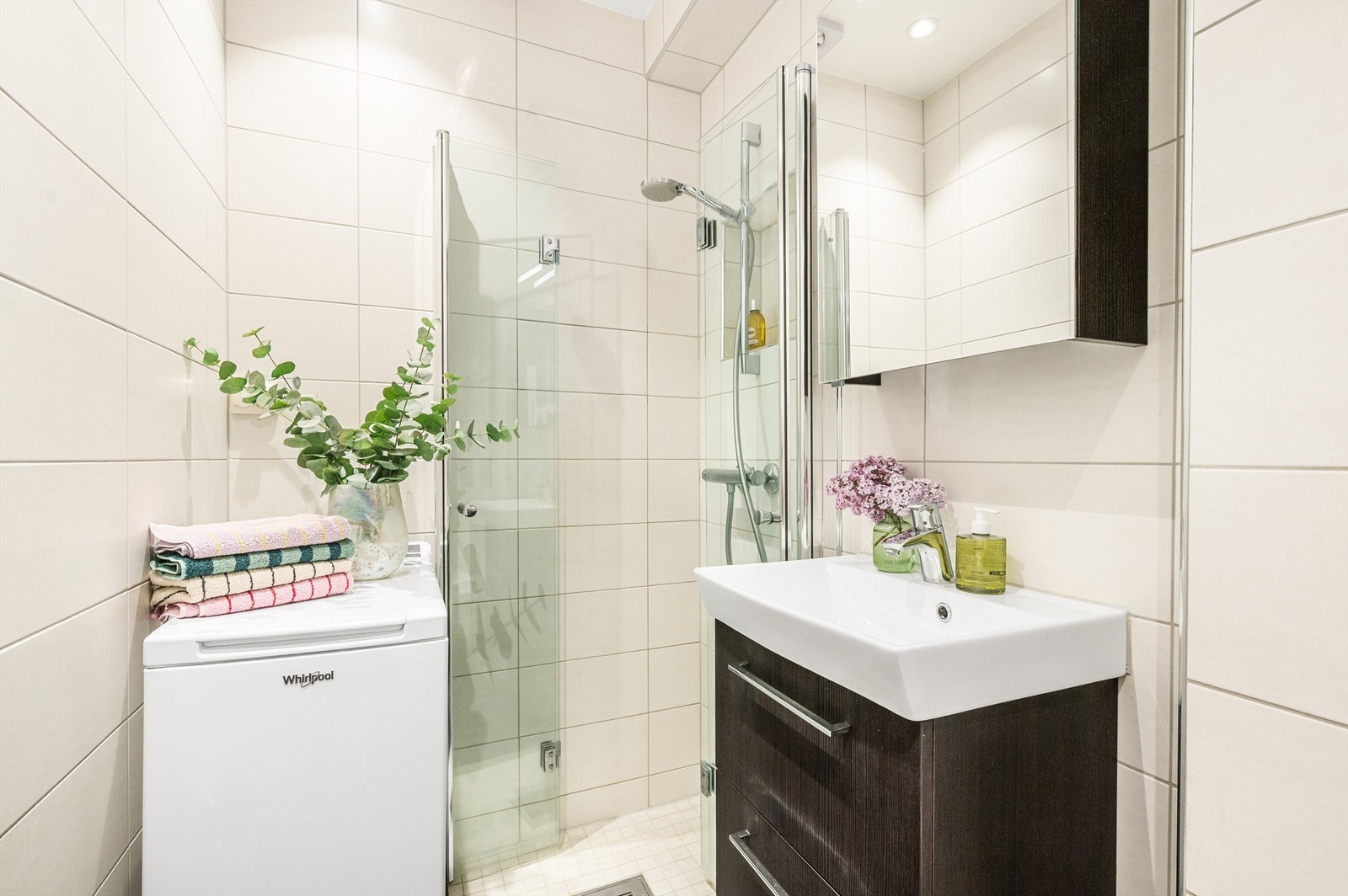 Badet ble pusset opp i 2015 og har elektrisk gulvvarme og opplegg for vaskemaskin. Galleribilde