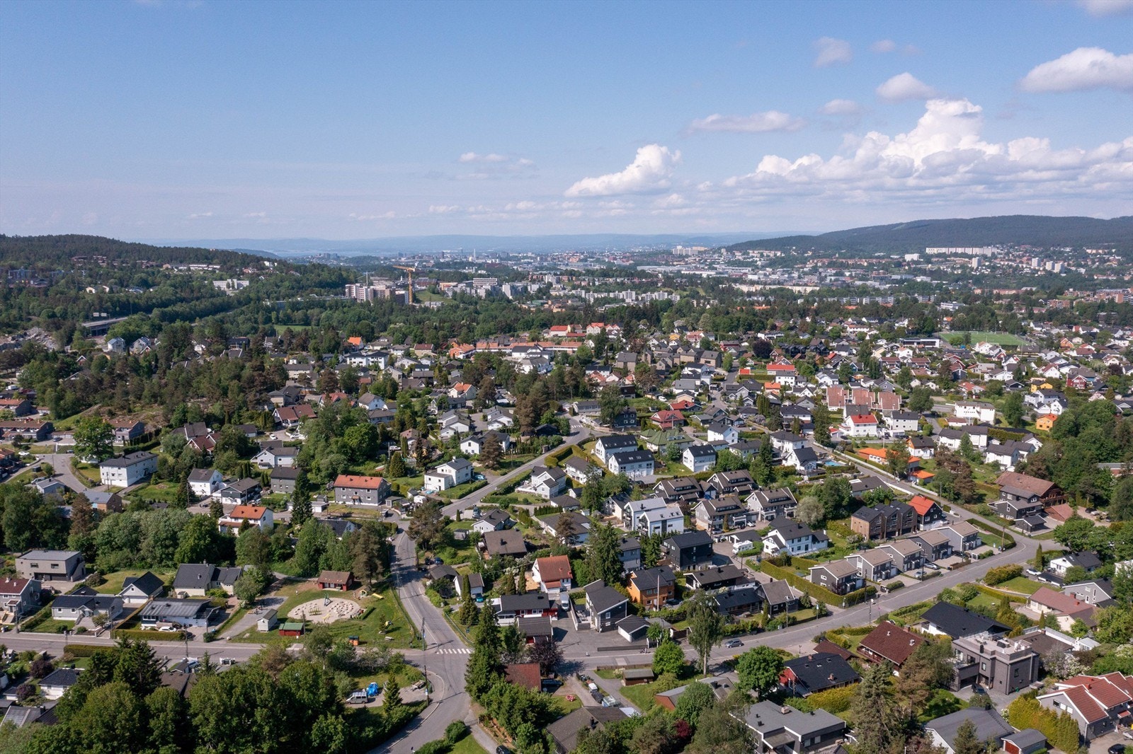Høybråten er et familievennlig område med nærhet til både byens fasiliteter og Østmarka. Galleribilde