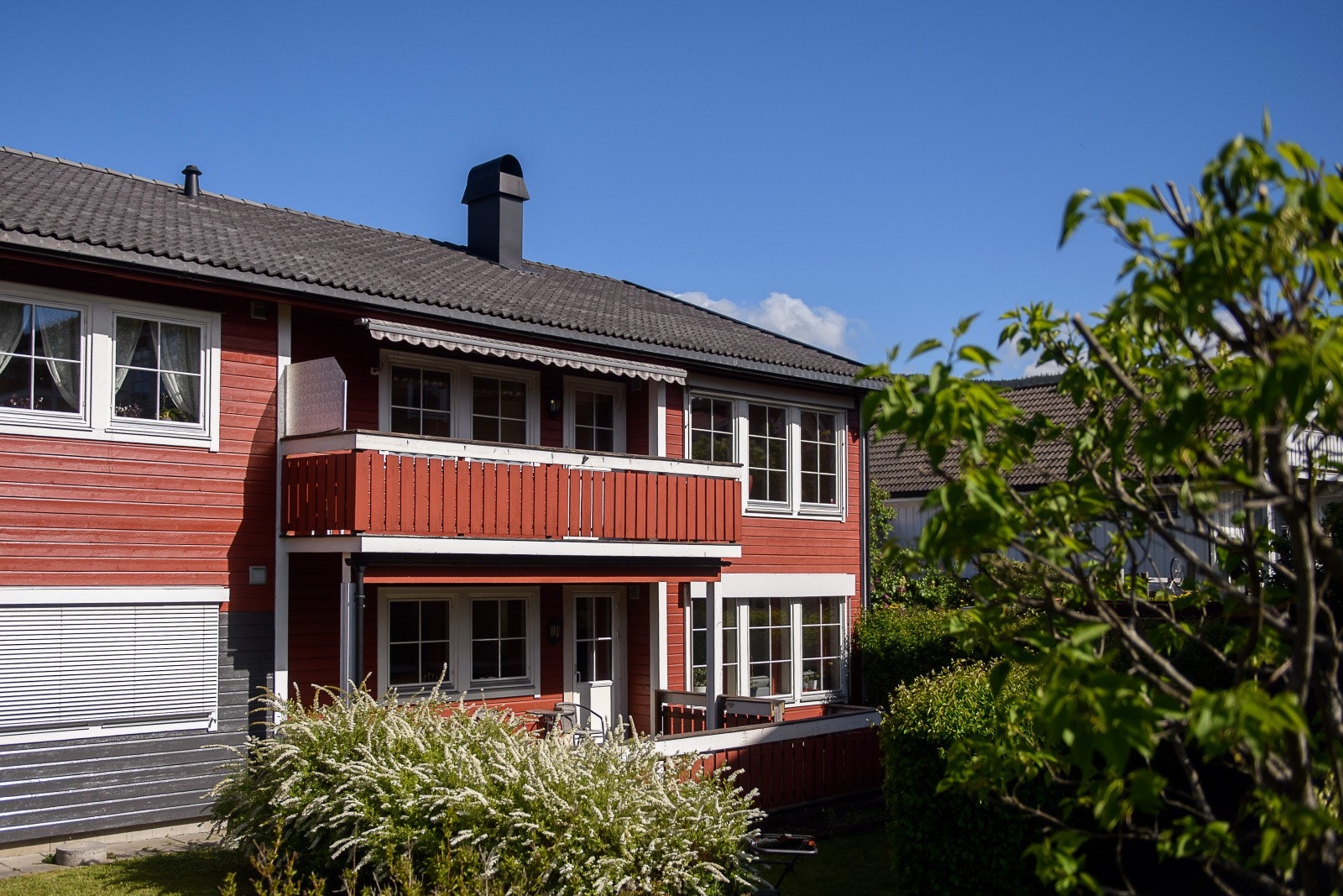 Leiligheten ligger i andre etasje i et bygg oppført i 2002. Galleribilde