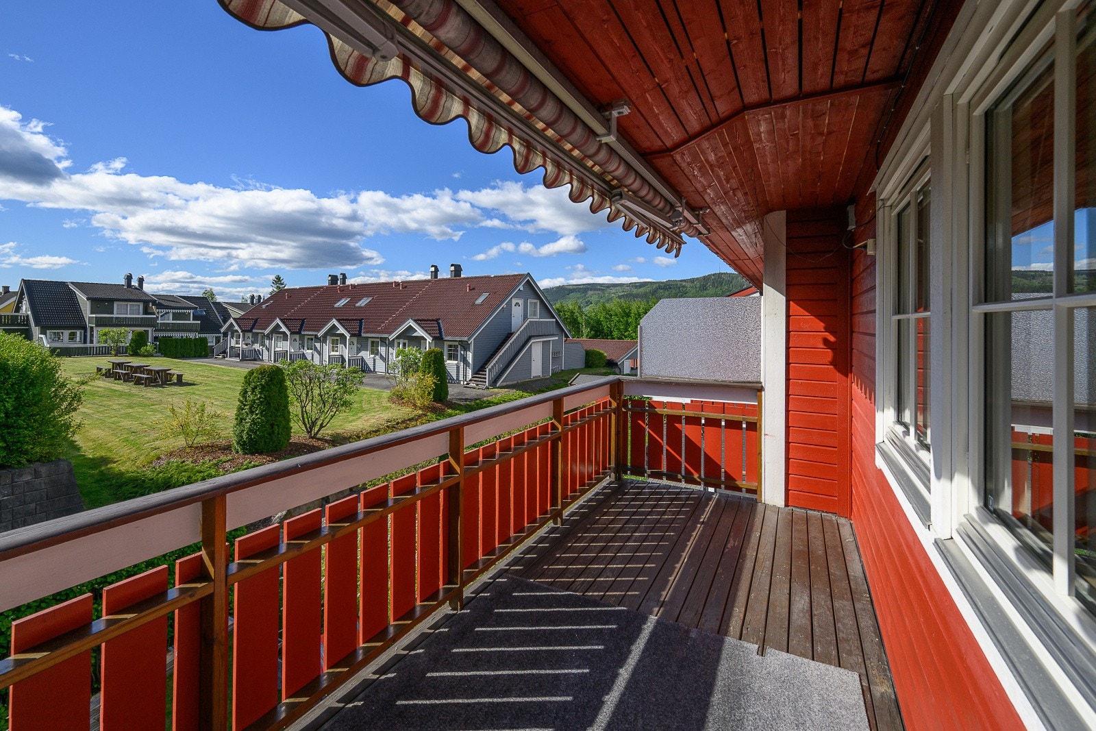 Dette er en romslig 4-roms endeleilighet fra 2002 med attraktiv beliggenhet på Moajordet, ca. 2 km nord for sentrum. Galleribilde