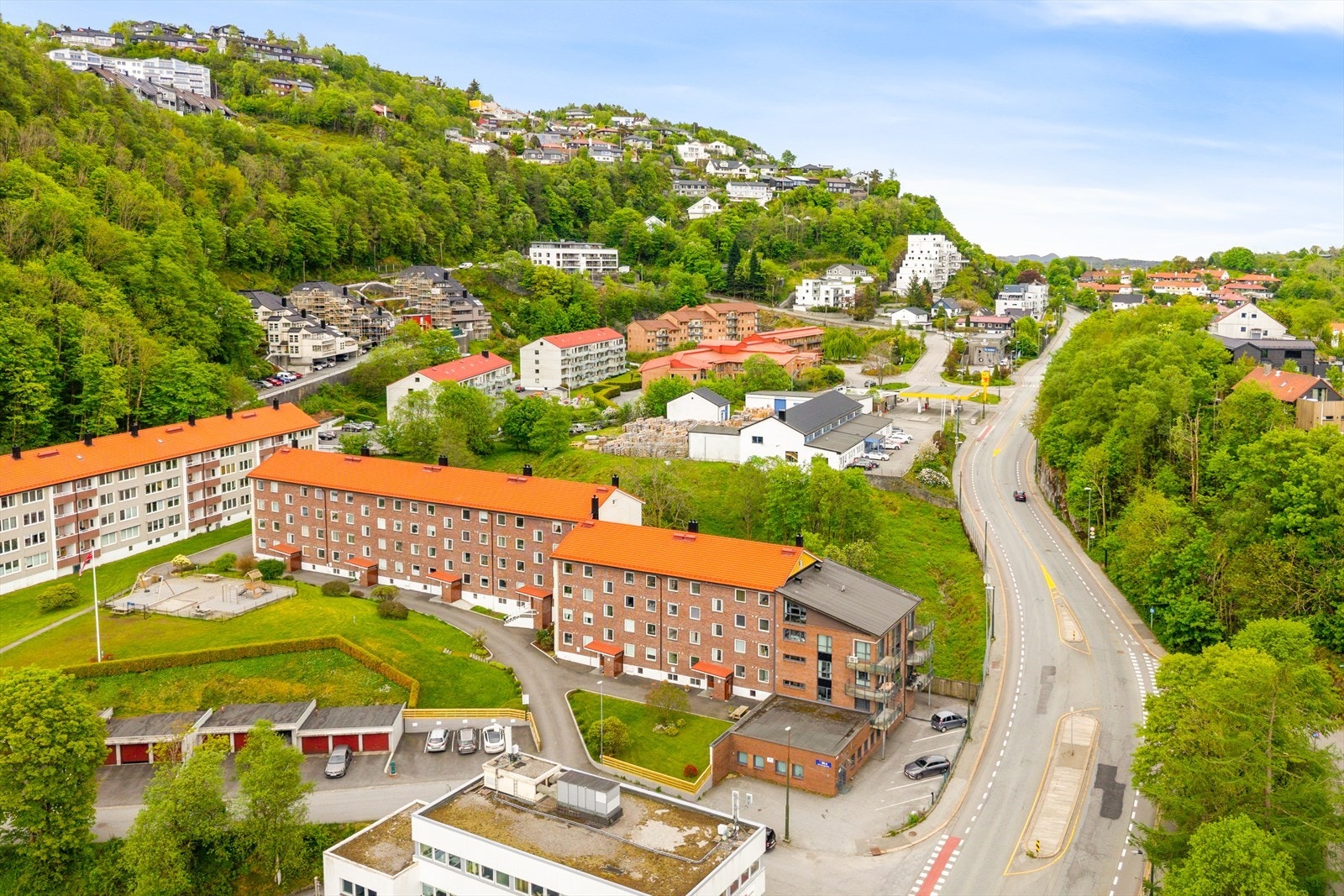 Området byr også på flotte turmuligheter som Nattlandsfjellet, Ulriken og Ekornskogen, samt gode treningstilbud i nærheten. Galleribilde