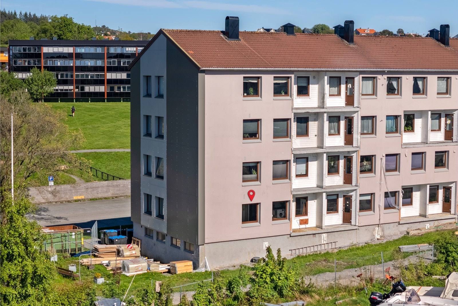 Pågående fasadeoppgradering og oppføring av nye, større og innglassede balkonger. Velkommen til visning! Galleribilde