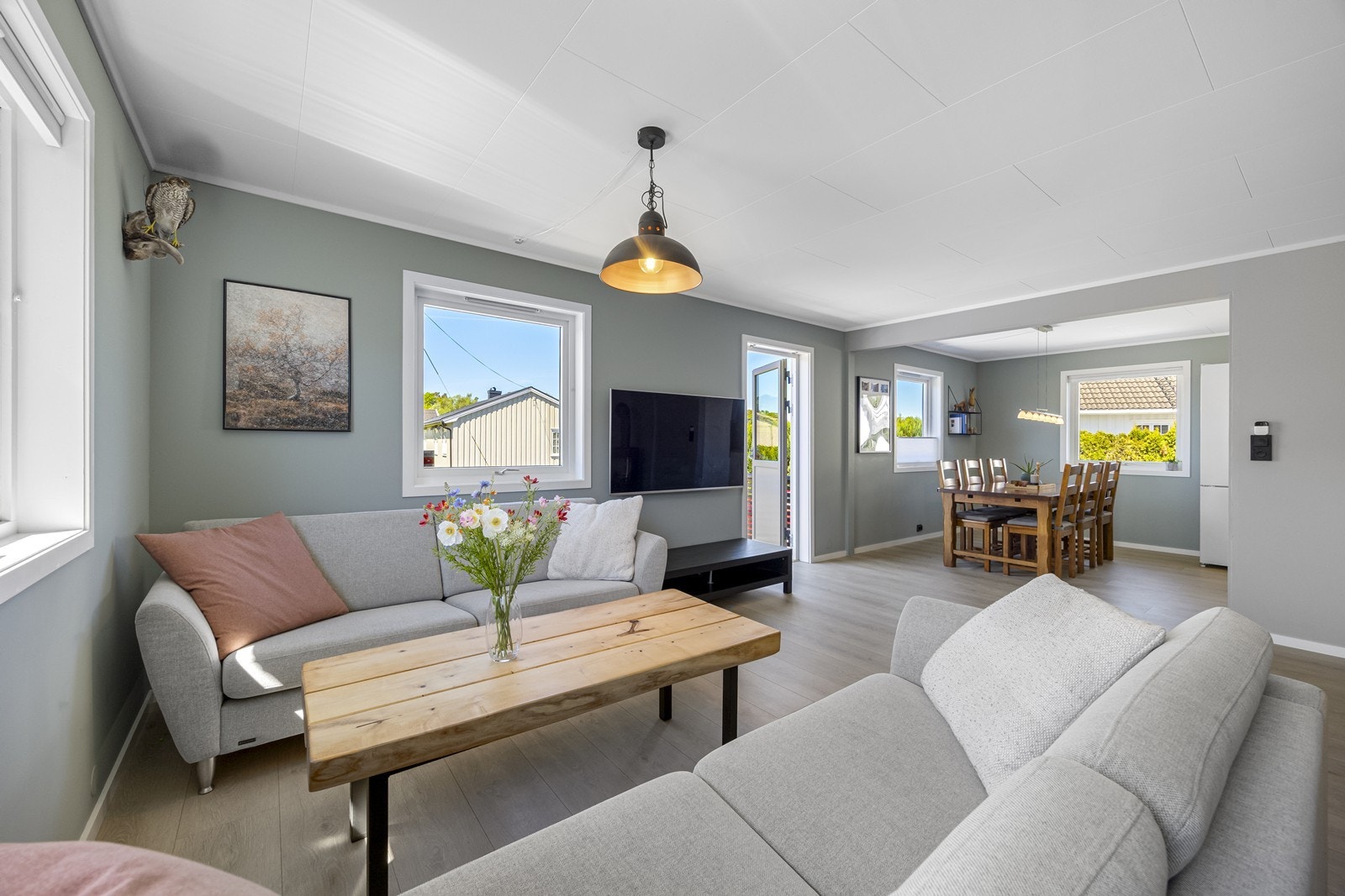 Fra stuen er det utgang til terrasse for enkel tilgang til uteområdet. Galleribilde