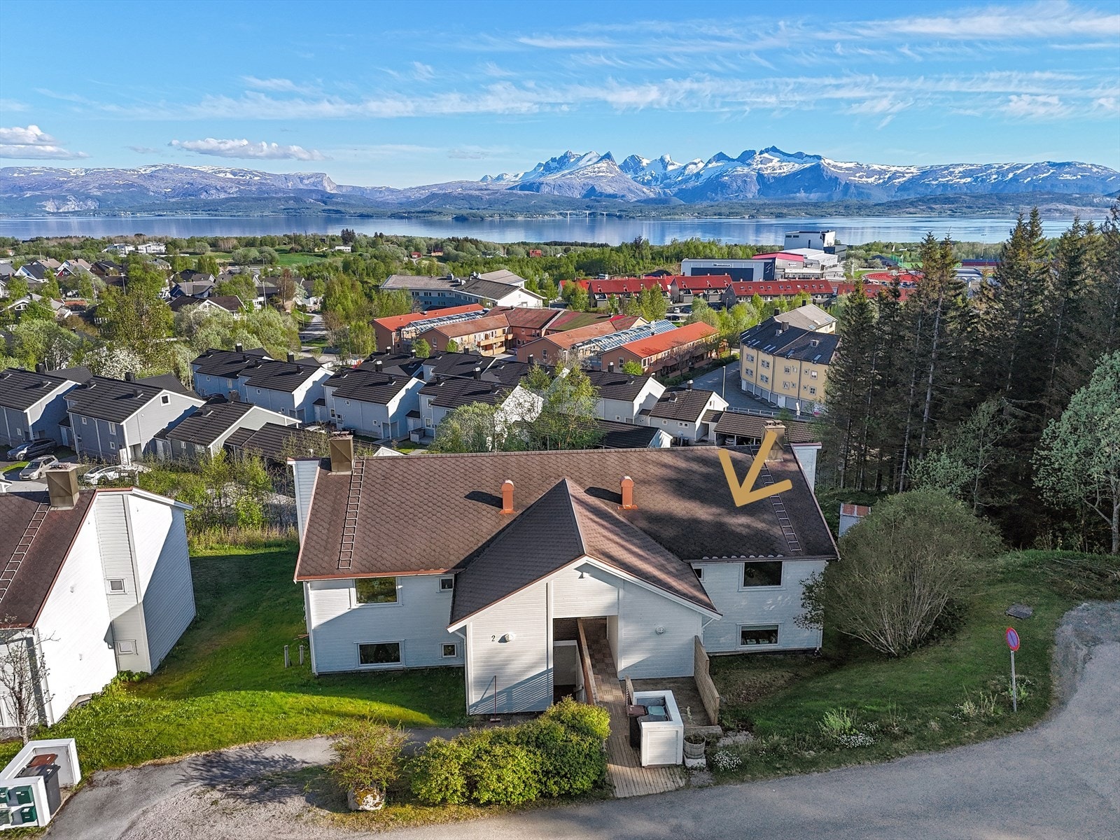 Gode solforhold og flott utsikt mot Saltenfjorden og Børvasstindan. Galleribilde