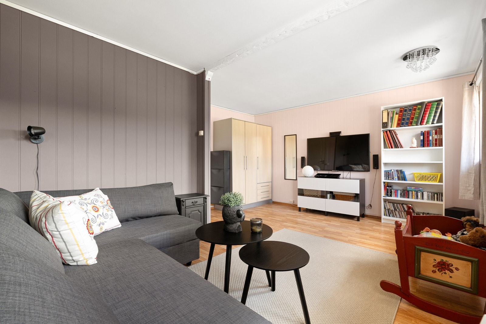 God plass til både seng, garderobe og ønsket møblement. Galleribilde