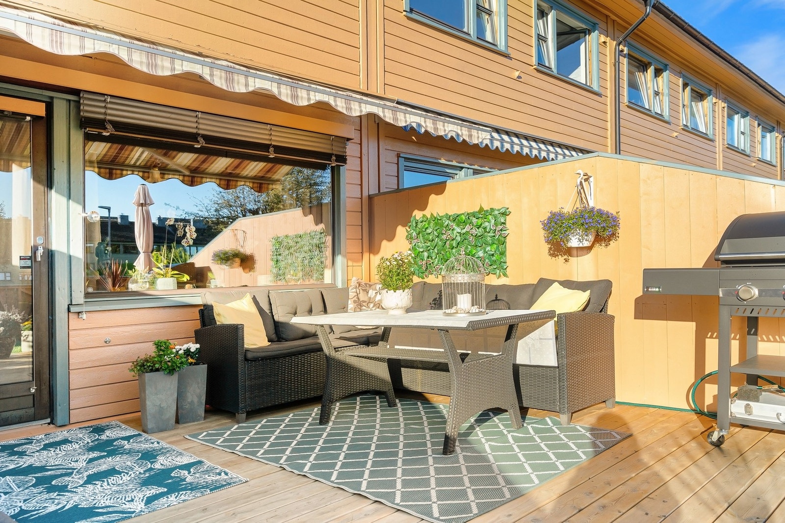Sørvestvendt terrasse med gode solforhold. Galleribilde
