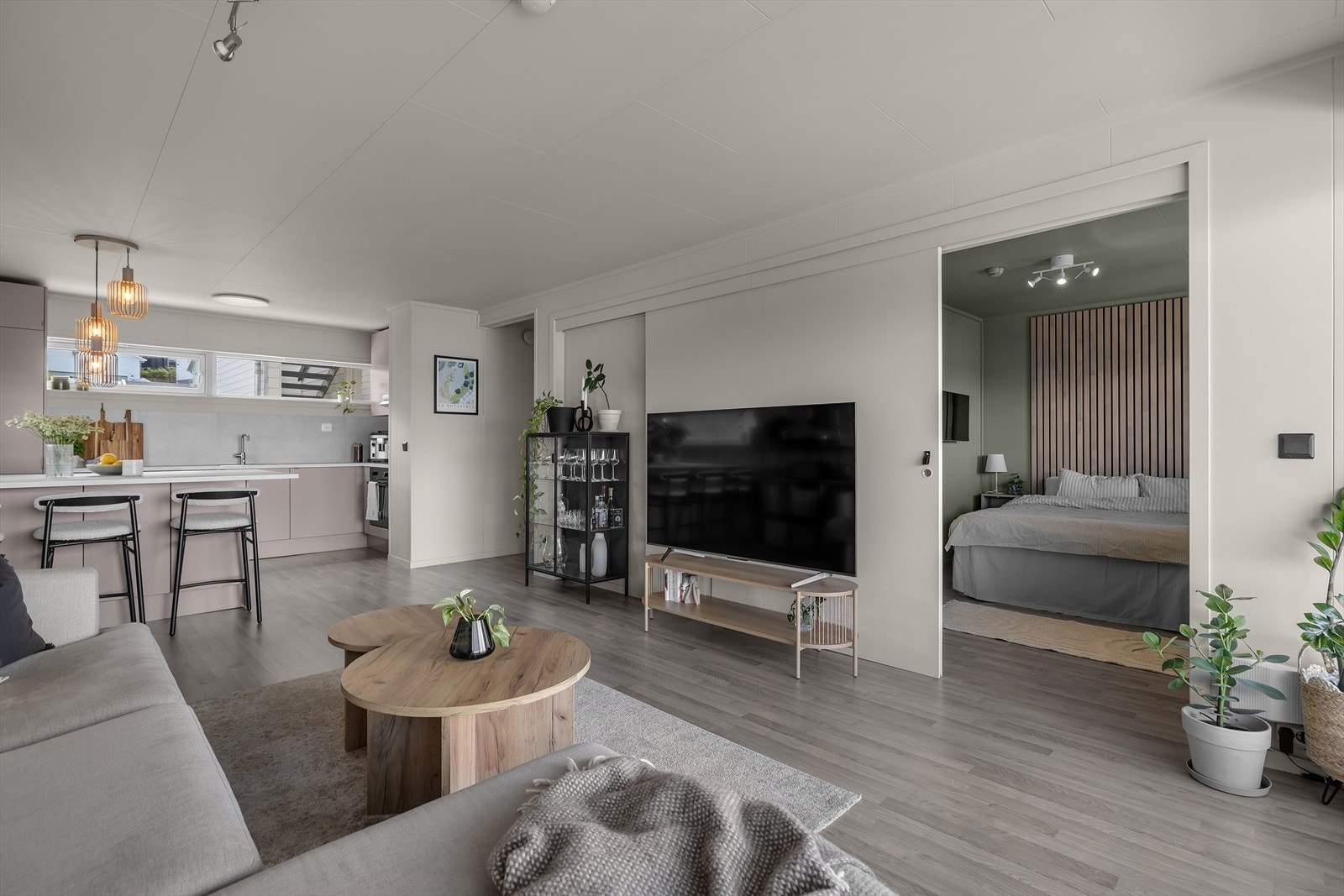 Skyvedør inn til hovedsoverom Galleribilde