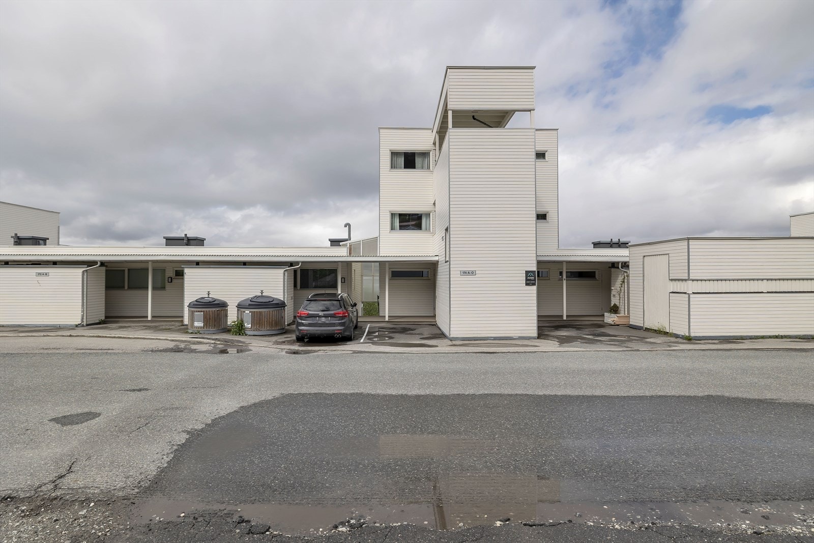 Parkeringsplass like utenfor Galleribilde