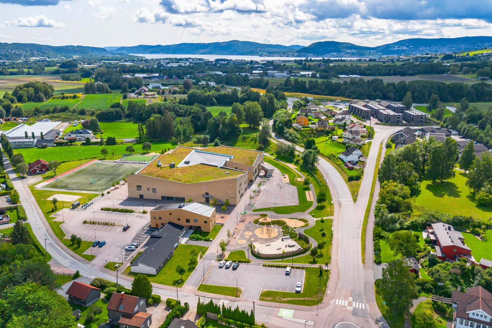 Hegg skole ligger 2,8 km fra boligen. Galleribilde