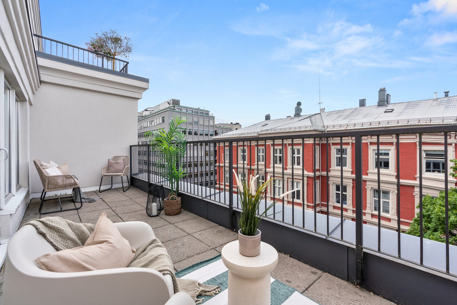 Stor nord-øst vendt terrasse på ca 15kvm Galleribilde
