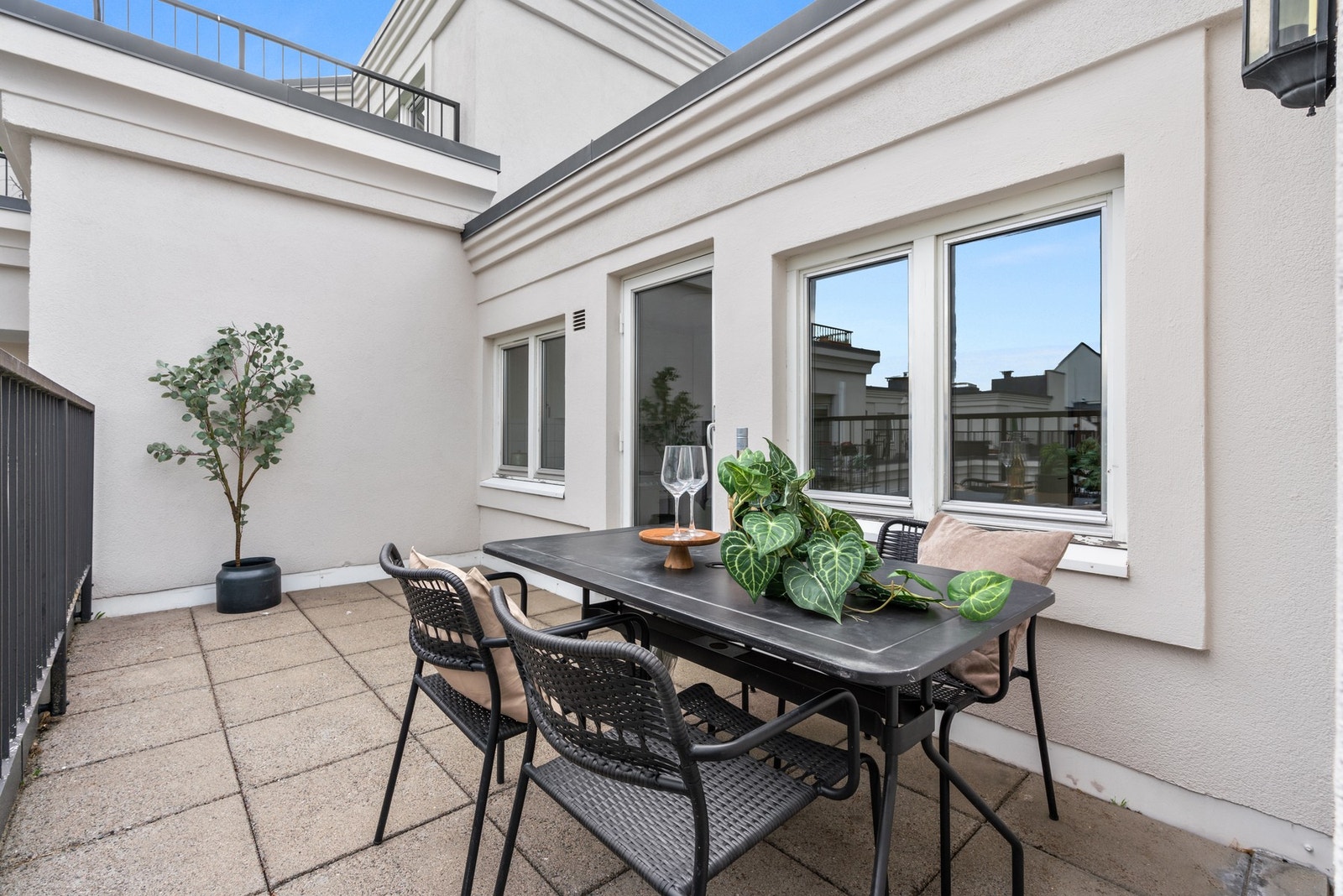Stor og solrik syd-vest vendt terrasse på ca 20kvm Galleribilde