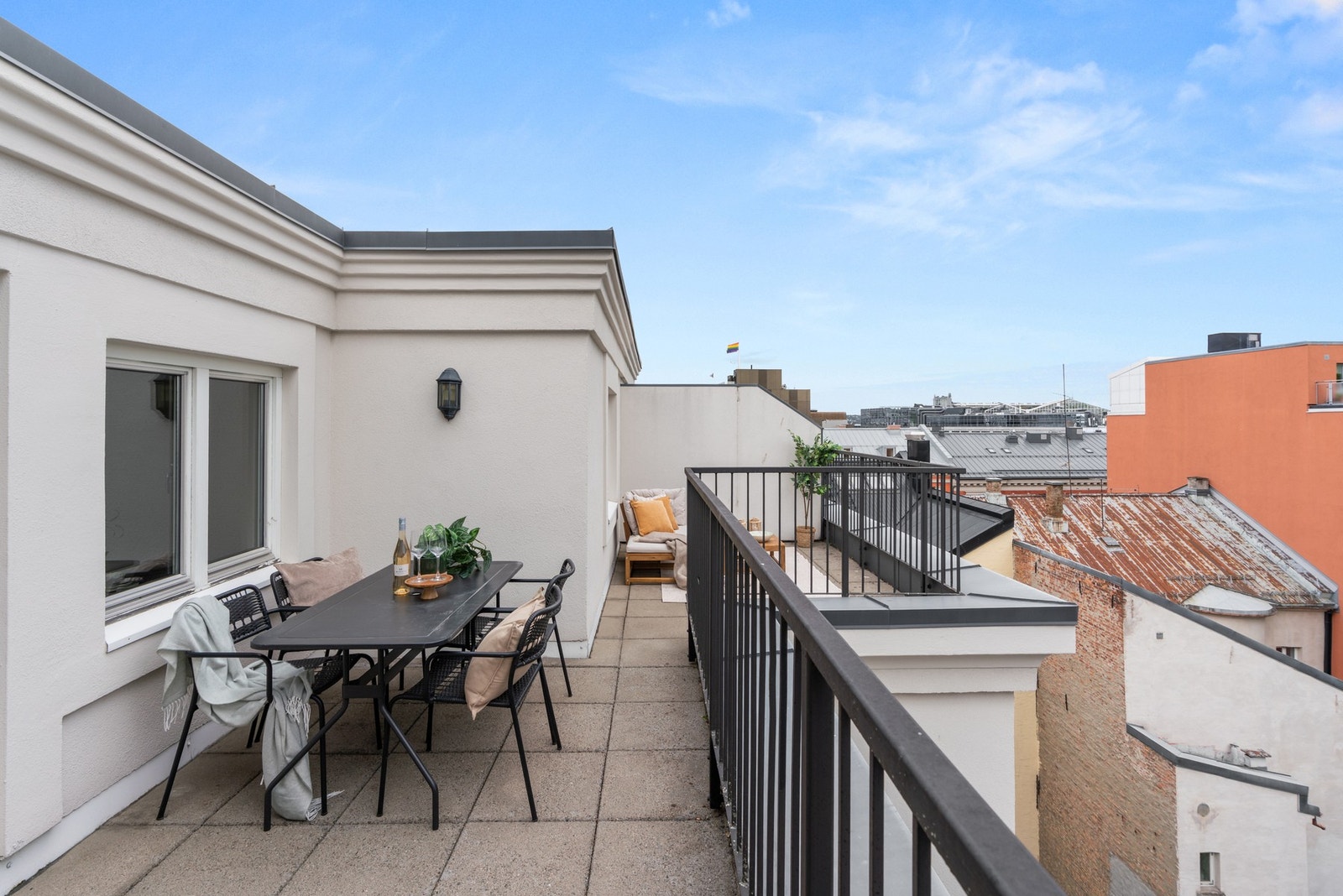 Stor og solrik syd-vest vendt terrasse på ca 20kvm Galleribilde
