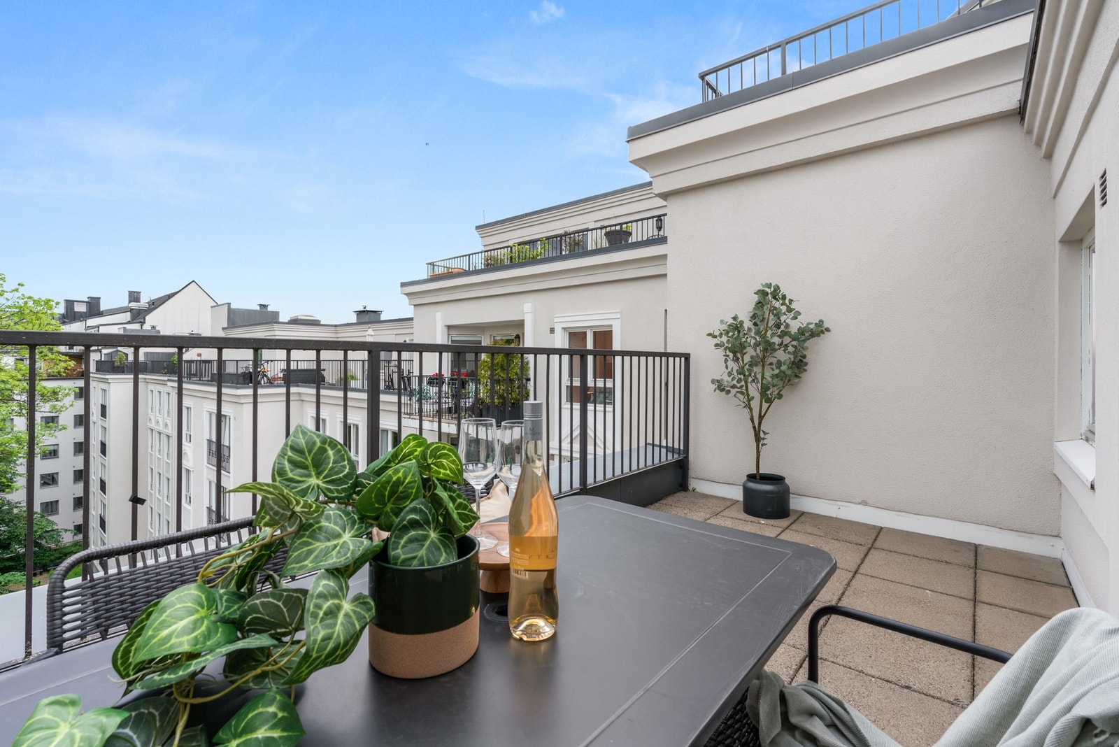 Stor og solrik syd-vest vendt terrasse på ca 20kvm Galleribilde