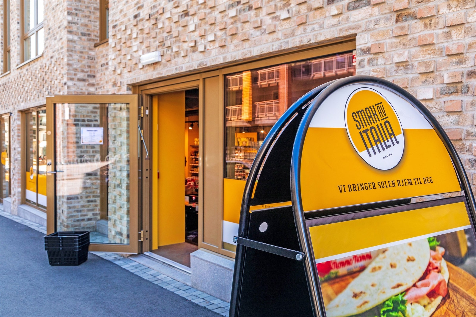 Kort gåavstand til Smak av Italia, som byr på gode råvarer fra Italia til den perfekte pizzaen. Galleribilde