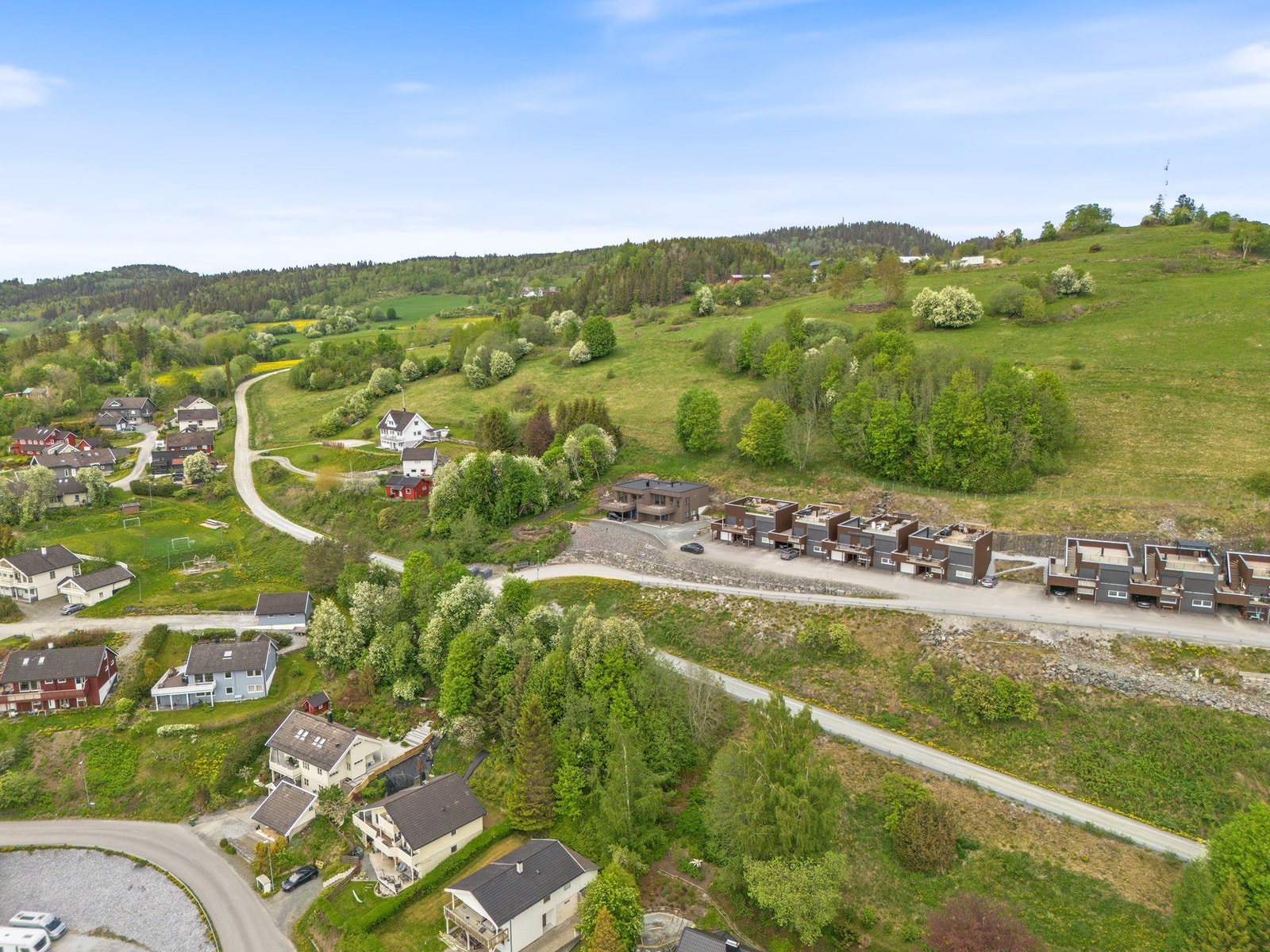 Straumen sentrum ligger ca. 2 km unna og tilbyr dagligvare, småbåthavn og badestrand. Galleribilde