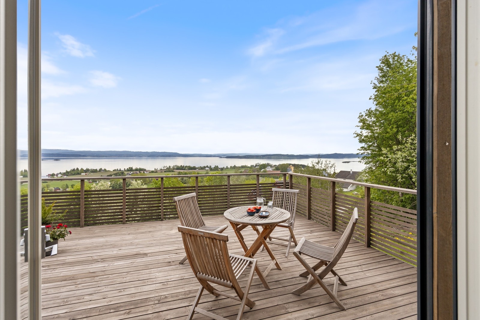Fra stuen er det utgang til takterrasse Galleribilde