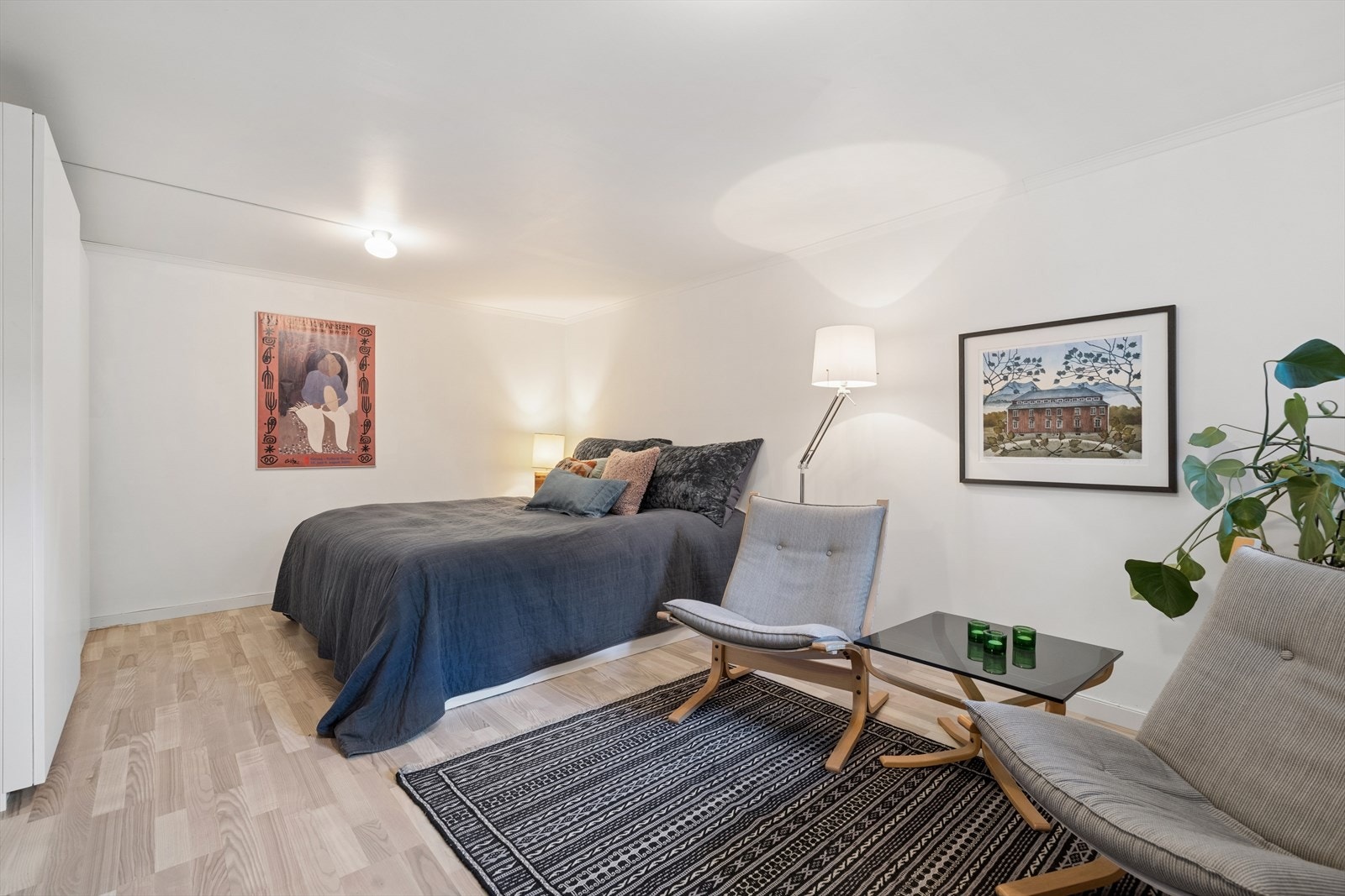 Innredet rom i kjelleren som i dag benyttes som soverom. Rommet har ikke godkjent takhøyde for varig opphold. Galleribilde