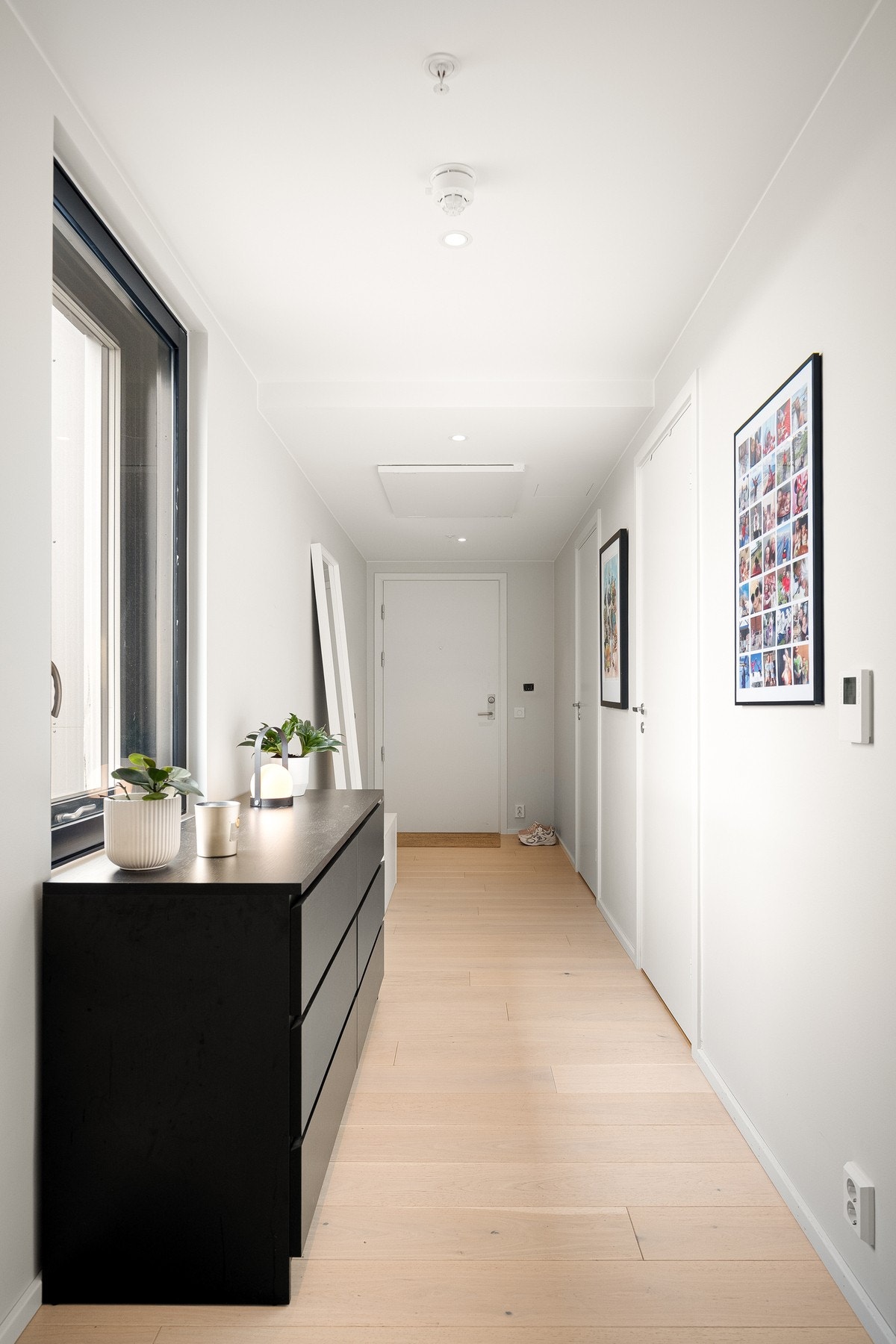 Entré/gang med god plass til yttertøy og sko Galleribilde