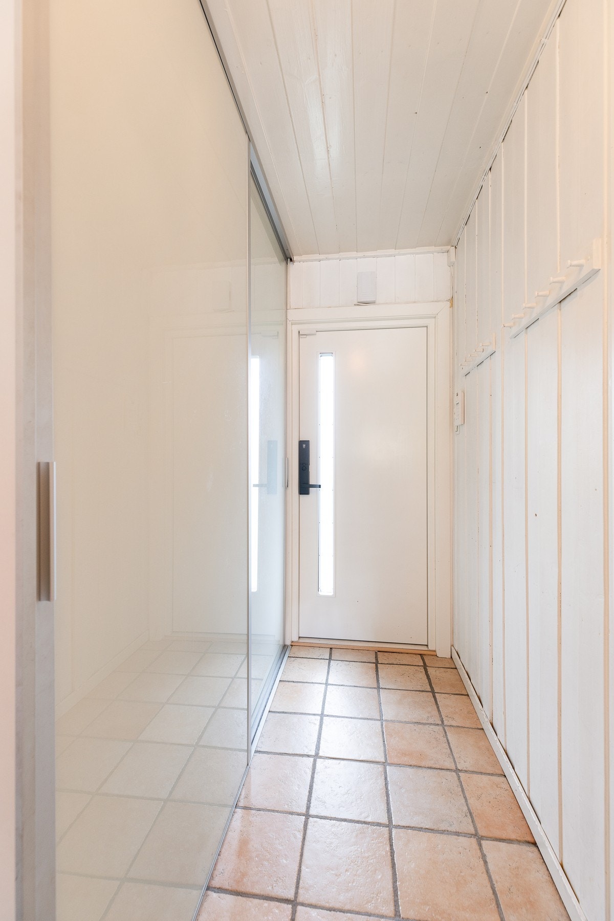 Inngangsparti med garderobe Galleribilde