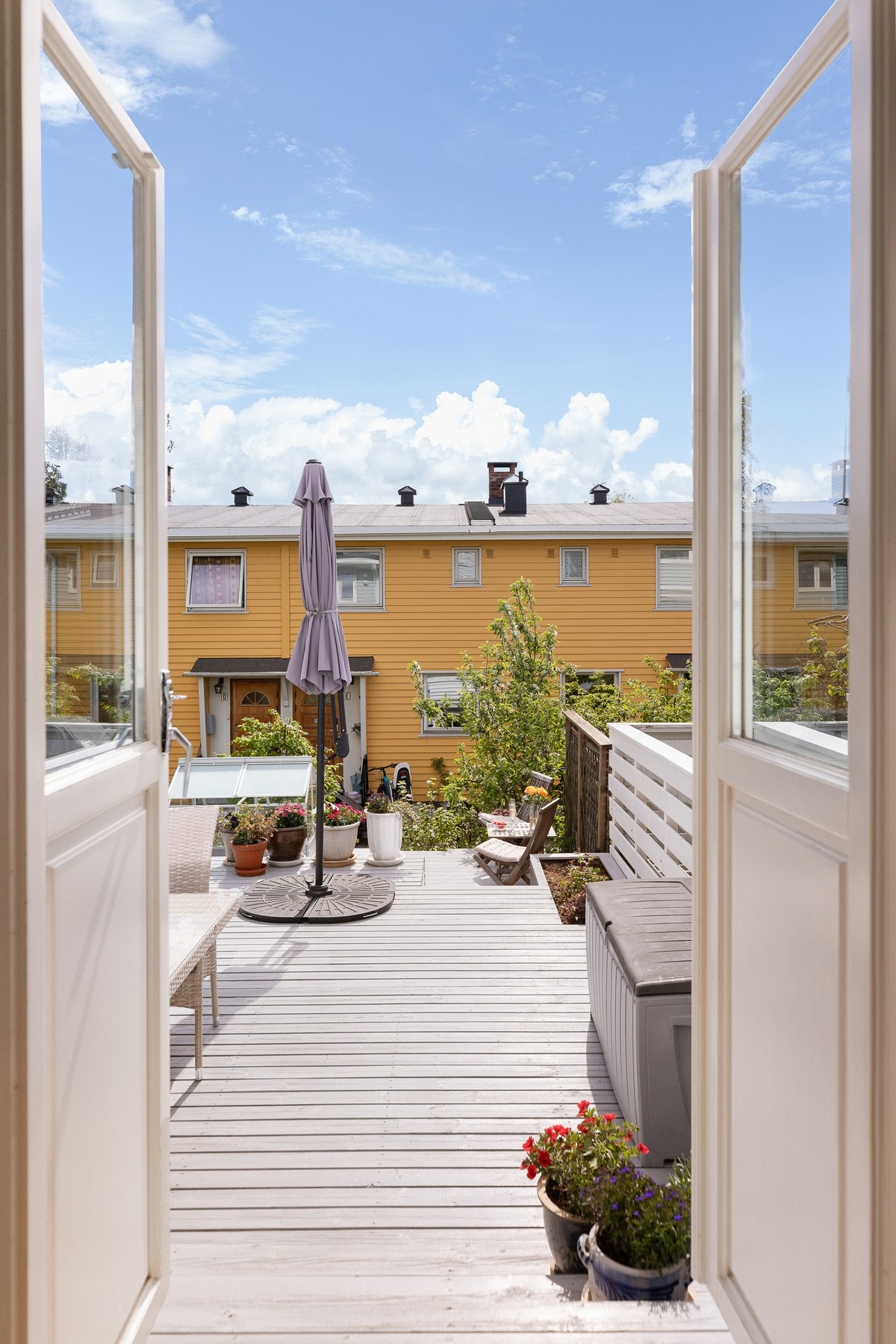 Utgang til hage og terrasse Galleribilde