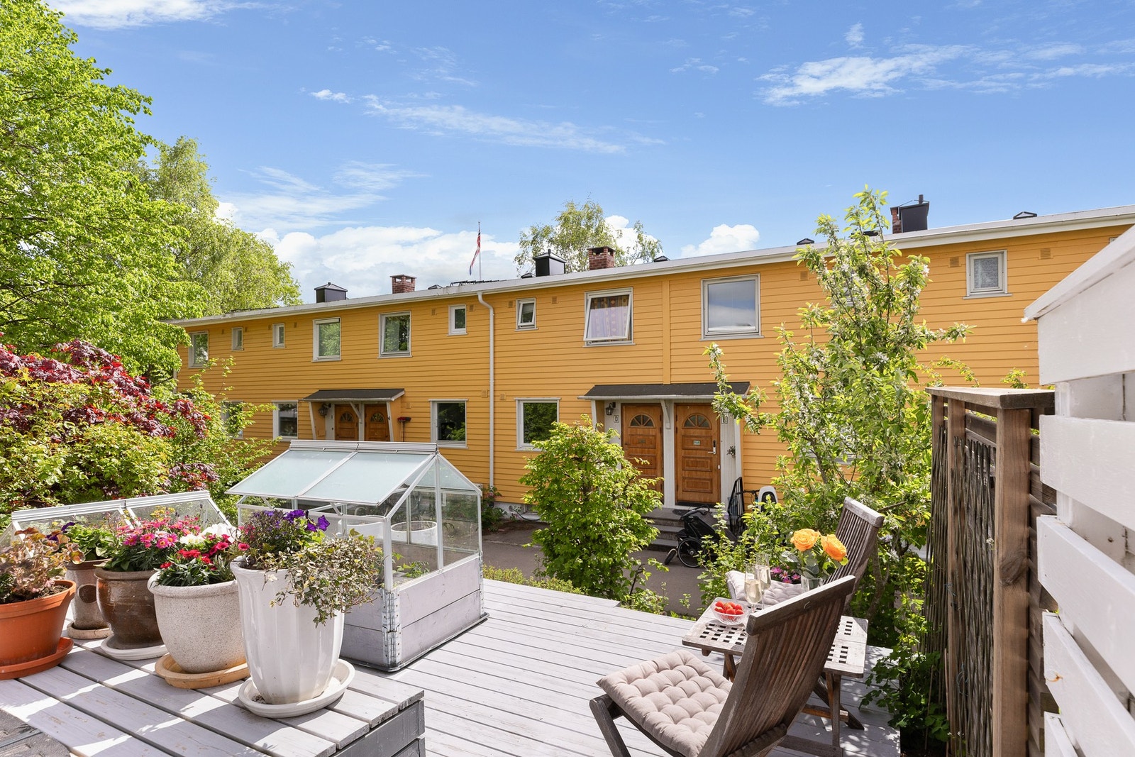 Romslig terrasse på hele 36 kvm med tilgang fra kjøkken Galleribilde