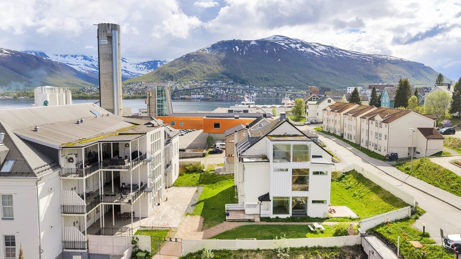 Beliggenhet i den nordlige delen av sentrum, med ca. 10 minutters gange til bykjernen i sentrum. Galleribilde