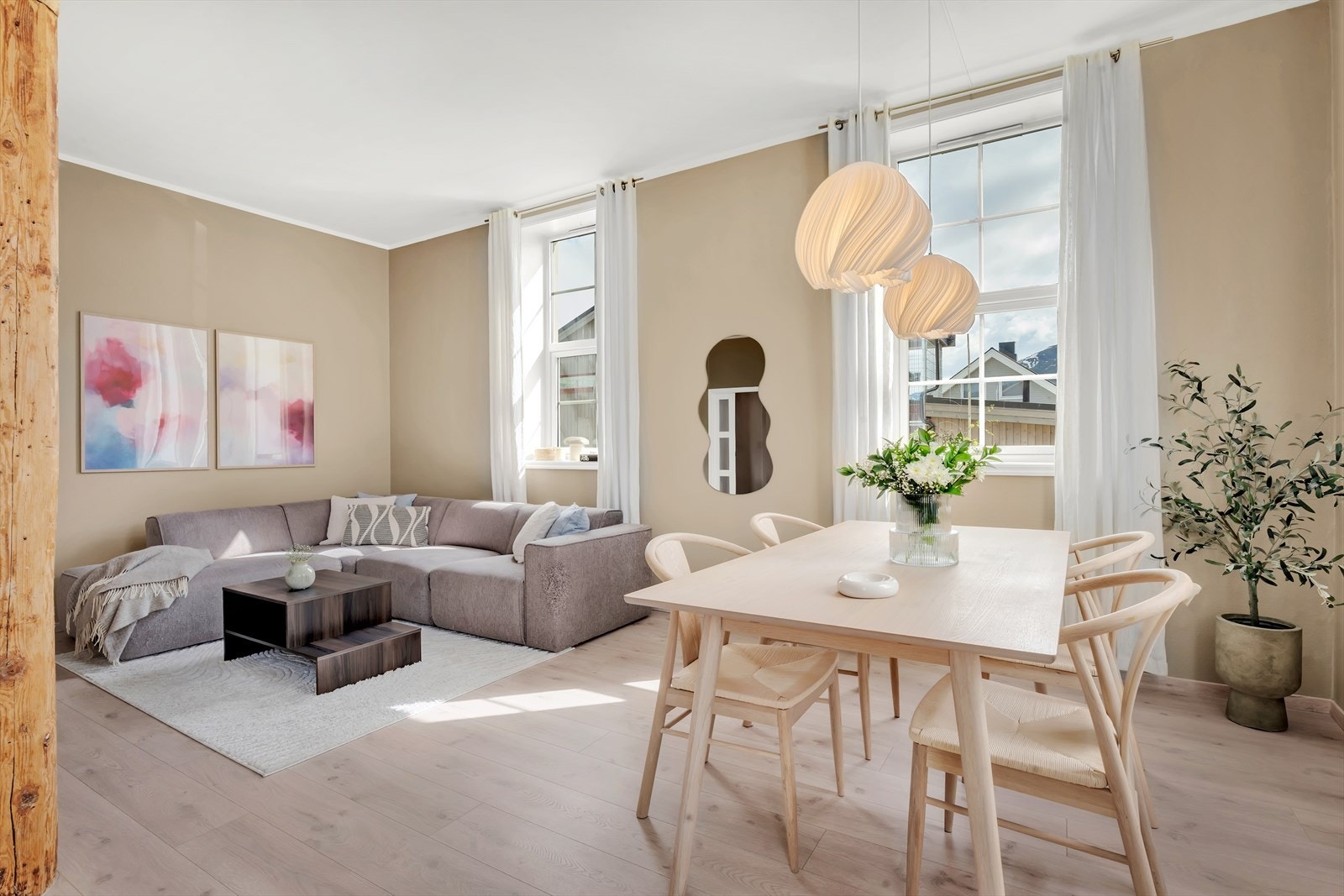 Lekker og urban 3-roms i rolig bakgård, med parkering og kort vei til sentrum! Galleribilde