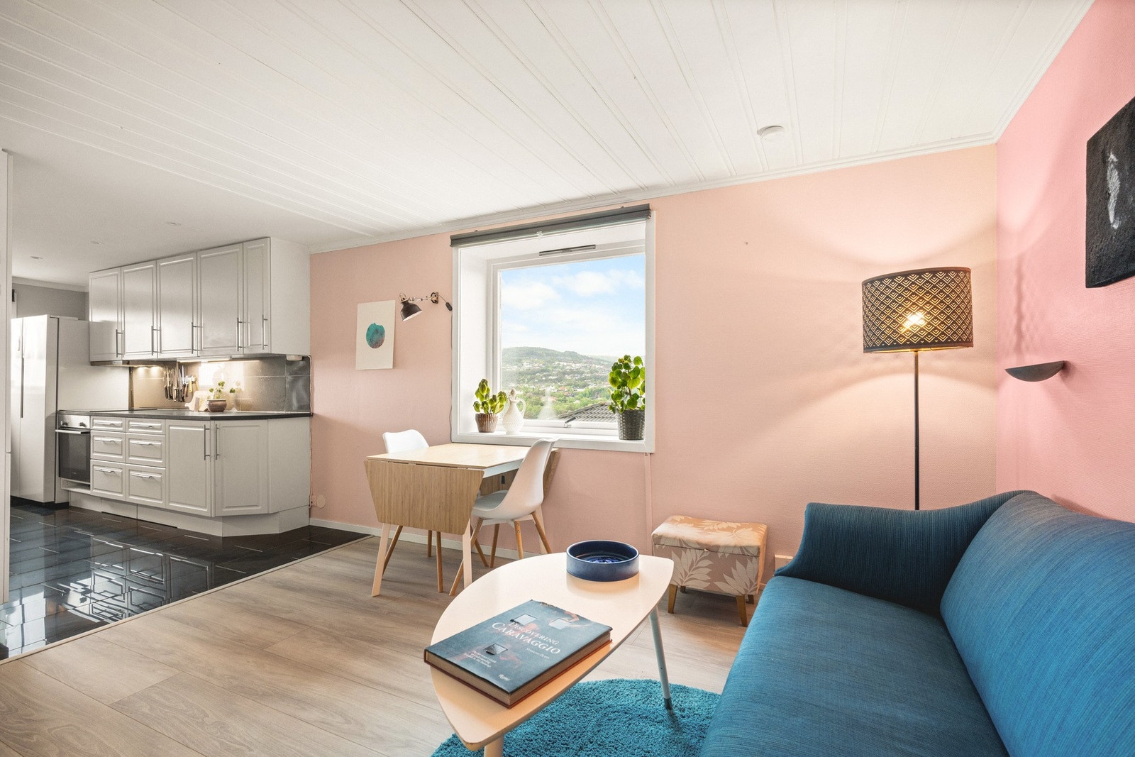 Bergby & Partners v/ Torbjørn Folgerø har gleden av å presentere Eidsvågveien 60! Galleribilde