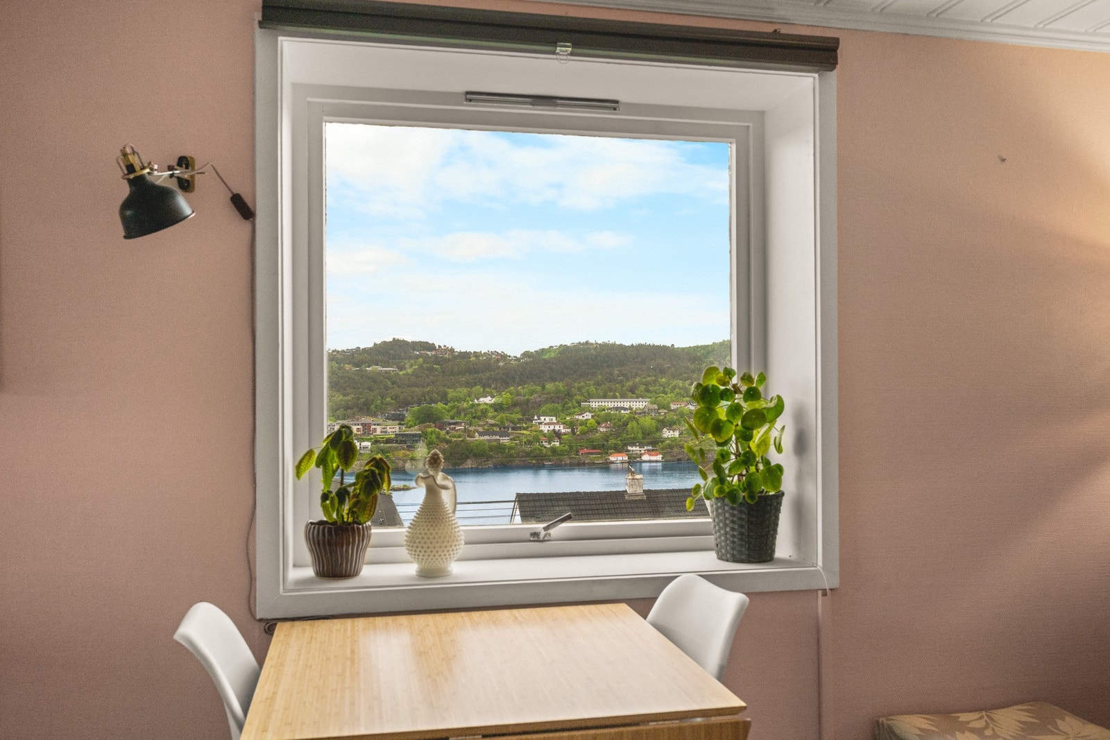 Sjøutsikt fra spiseområdet i stuen! Galleribilde