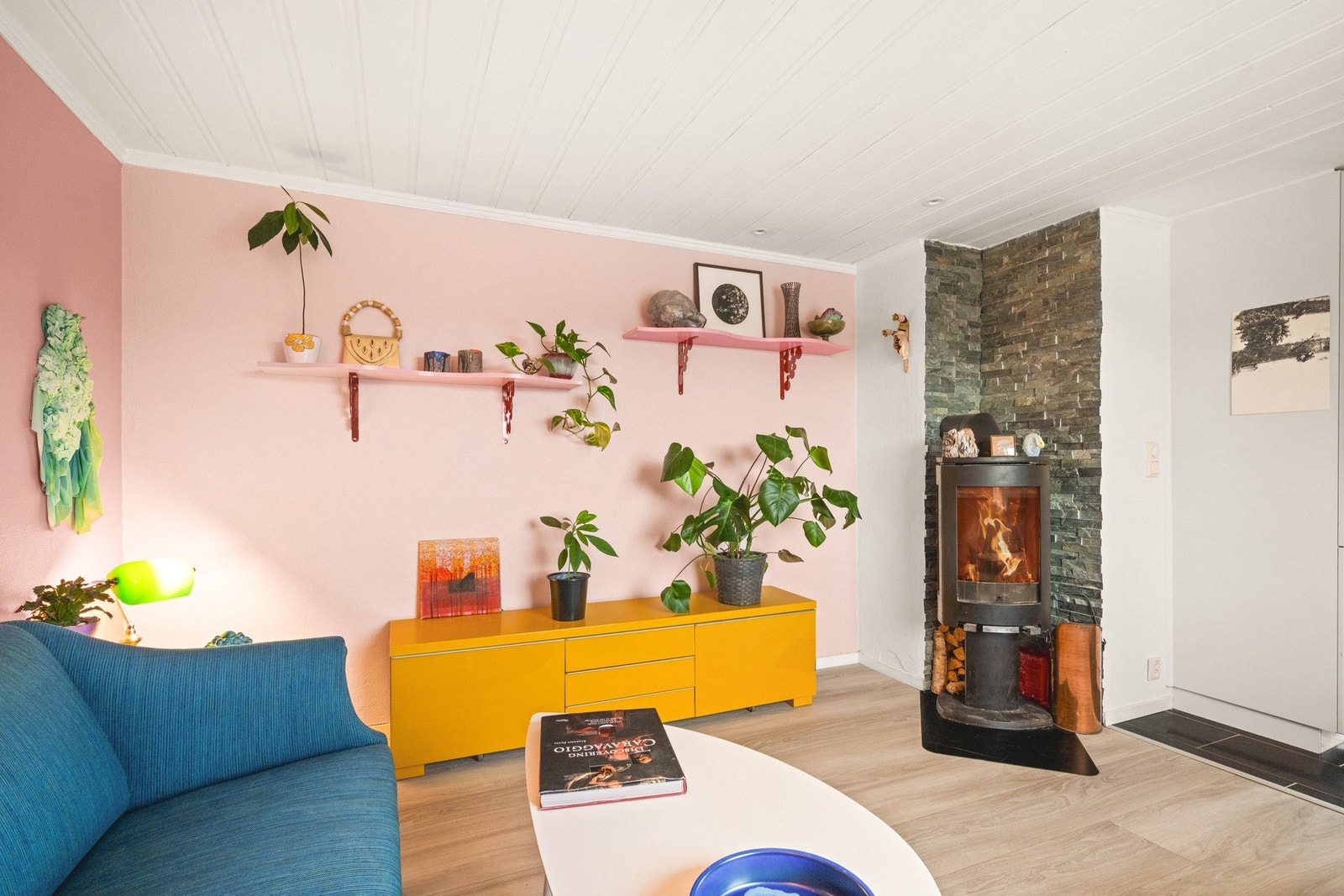 Her har du plass til sofa og spisegruppe. Galleribilde
