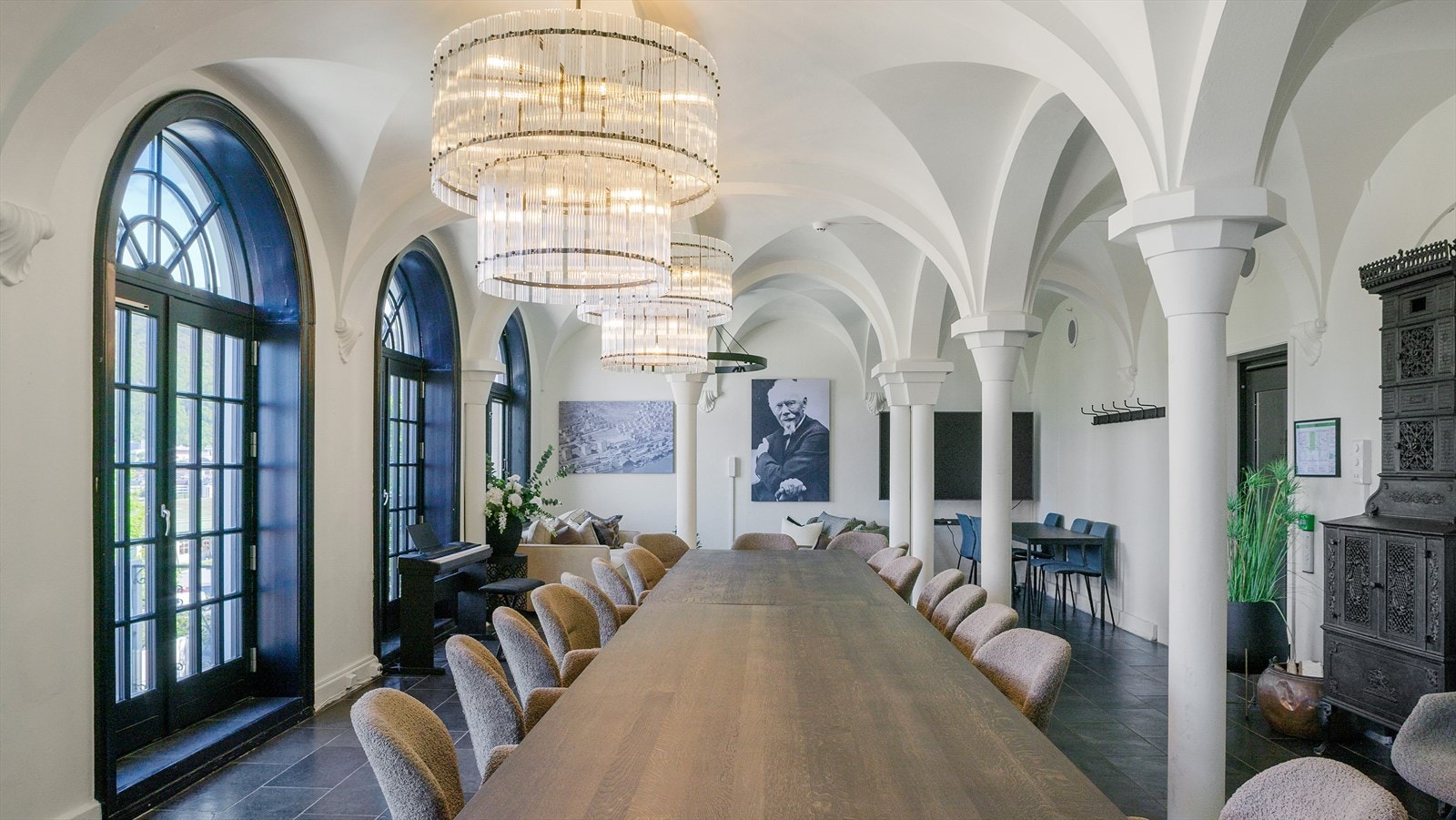 Andelseierne i borettslaget har mulighet til å leie fantastiske Søylehallen. Dette er et flott rom til å feire konfirmasjon, bursdagsfester, barnedåp m.m. Galleribilde