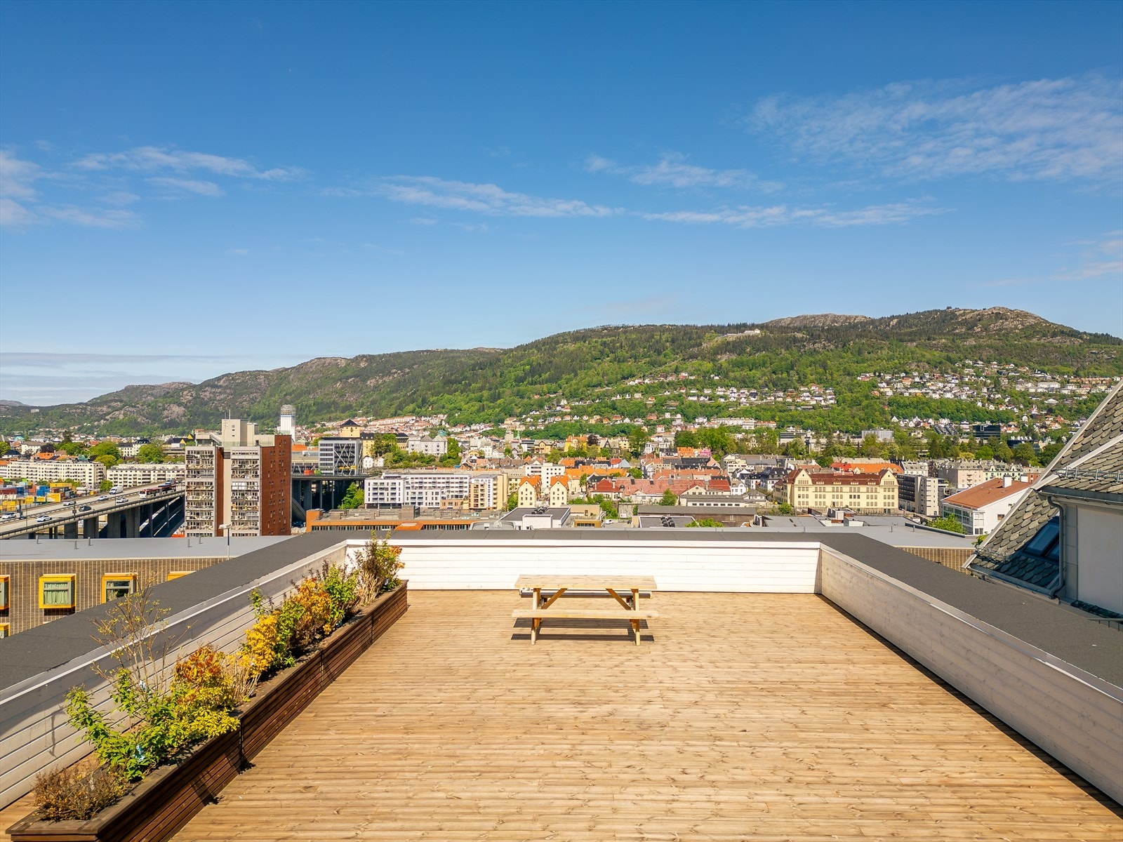 Felles takterrasse med fantastisk utsikt og gode solforhold. Galleribilde